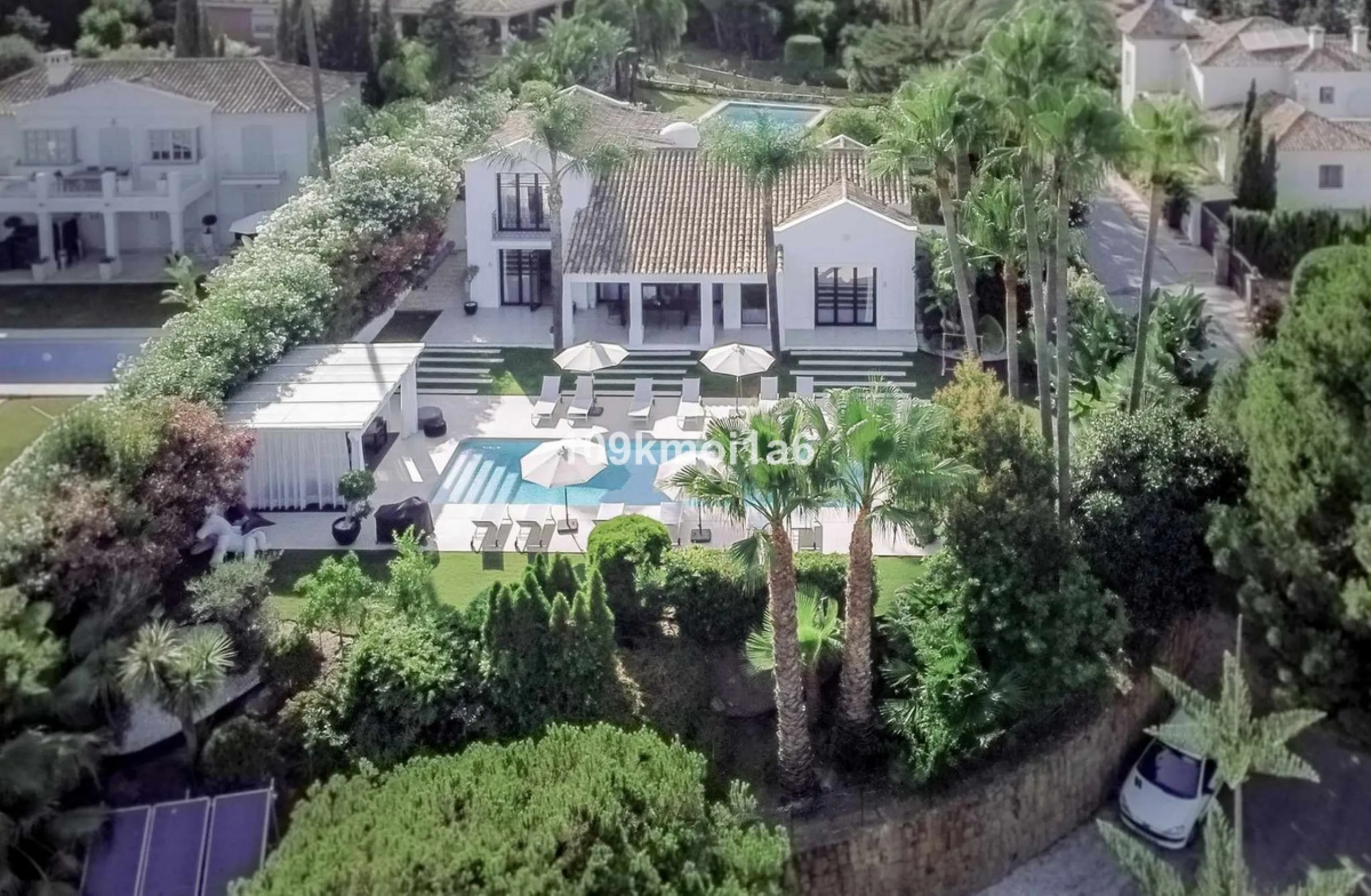 This elegant south east-facing villa is set within a quiet cul-de-sac in Las Brisas, Nueva Andalucía, offering privacy, mature gardens, and open views enhanced by abundant natural light throughout the day. The property blends the charm of a timeless Andal