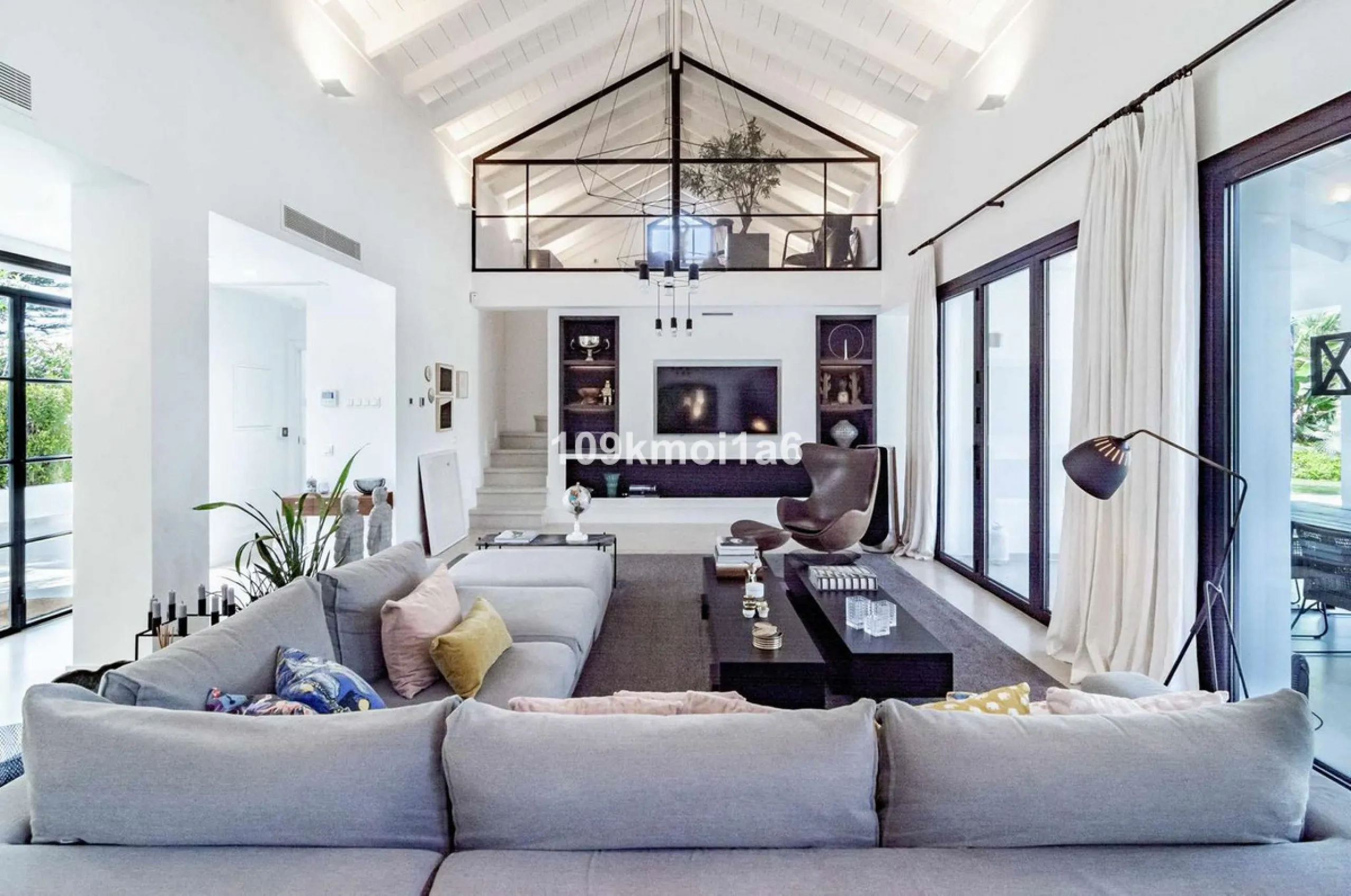 This elegant south east-facing villa is set within a quiet cul-de-sac in Las Brisas, Nueva Andalucía, offering privacy, mature gardens, and open views enhanced by abundant natural light throughout the day. The property blends the charm of a timeless Andal