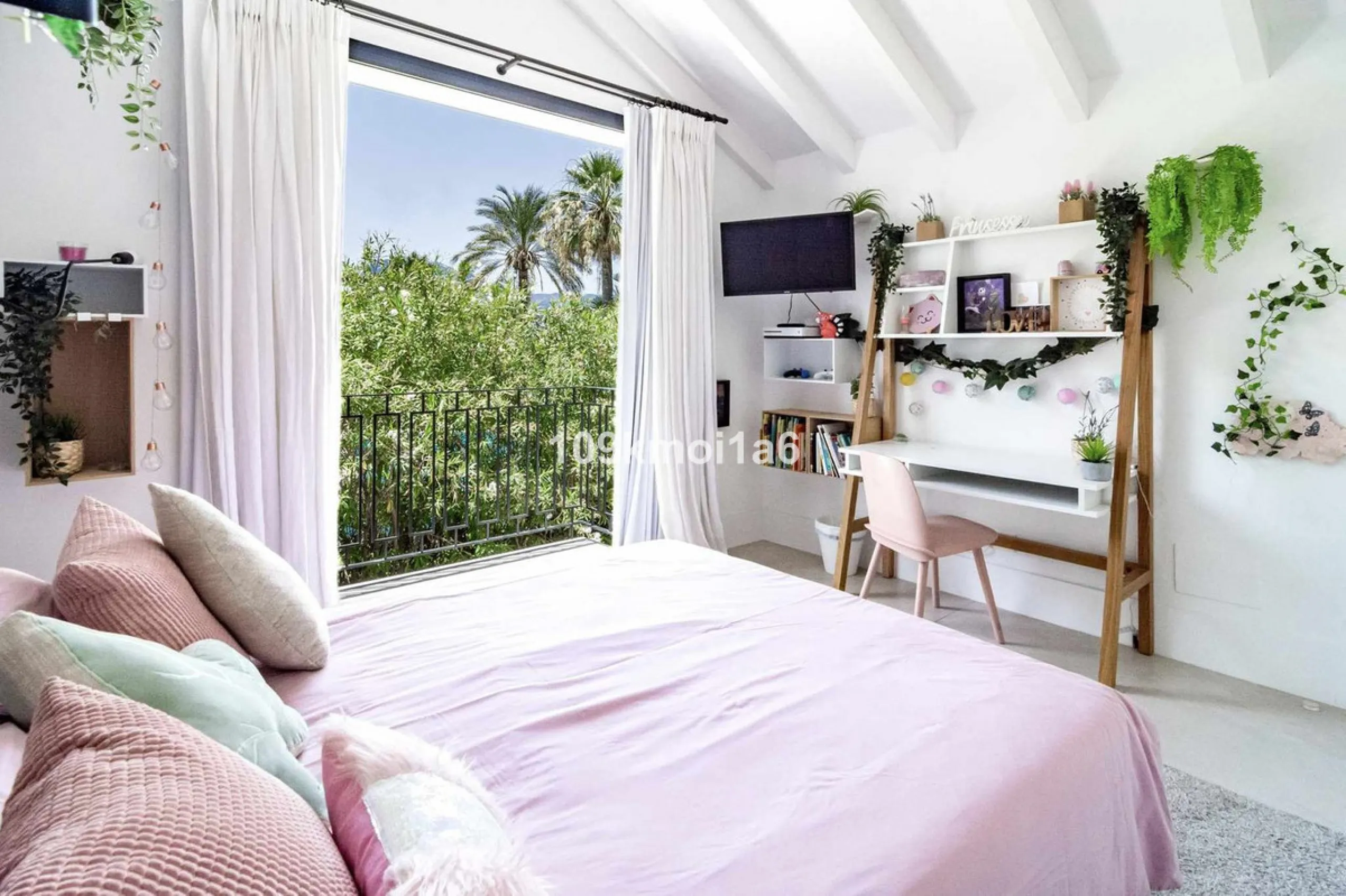 This elegant south east-facing villa is set within a quiet cul-de-sac in Las Brisas, Nueva Andalucía, offering privacy, mature gardens, and open views enhanced by abundant natural light throughout the day. The property blends the charm of a timeless Andal