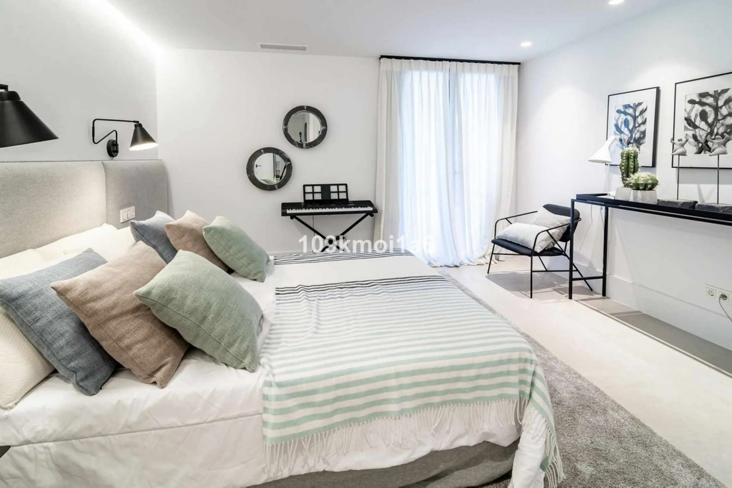 This elegant south east-facing villa is set within a quiet cul-de-sac in Las Brisas, Nueva Andalucía, offering privacy, mature gardens, and open views enhanced by abundant natural light throughout the day. The property blends the charm of a timeless Andal