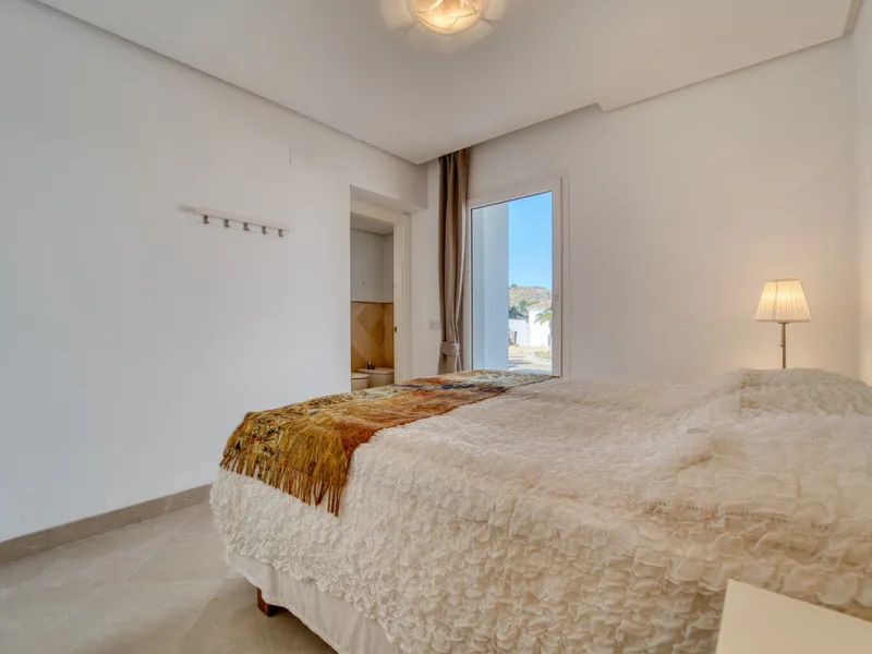 Apartment - Middle Floor Apartment в продаже в Marbella, Málaga. В доме 2 спален и 4 ванных комнат. Площадь дома 154 м²