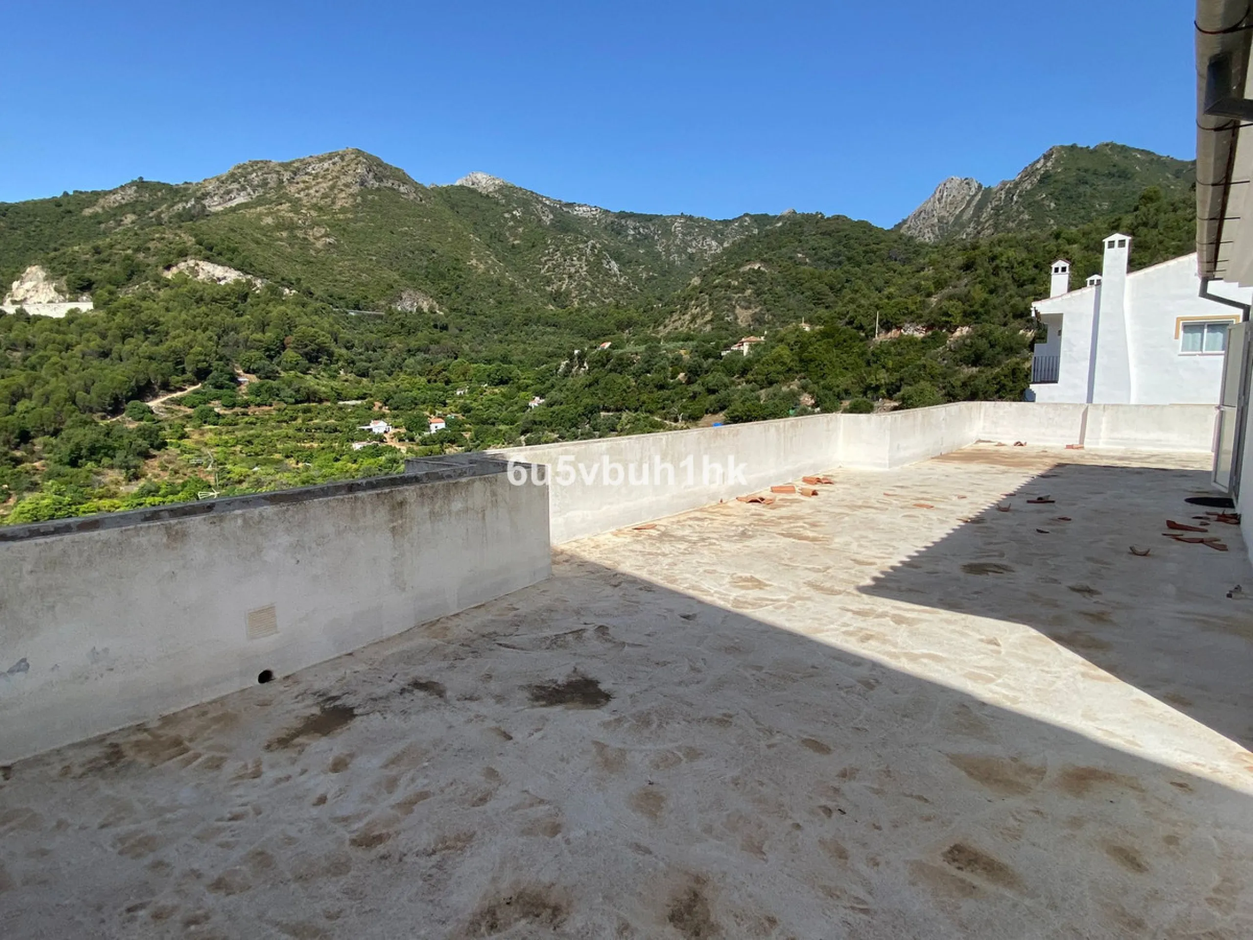 Detached single-family home located in Ojén, distributed over three floors and designed for comfortable and versatile living.