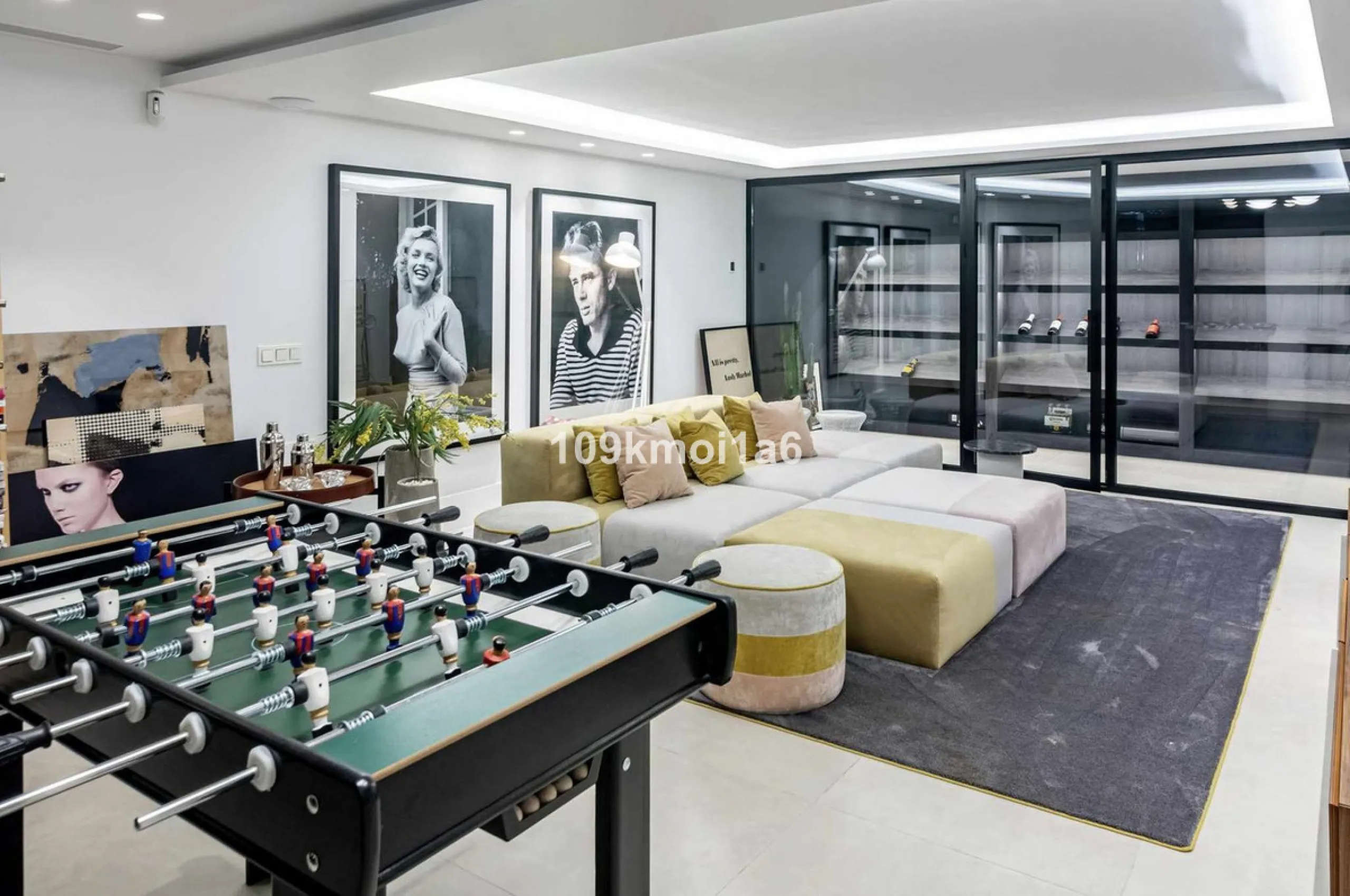 This elegant south east-facing villa is set within a quiet cul-de-sac in Las Brisas, Nueva Andalucía, offering privacy, mature gardens, and open views enhanced by abundant natural light throughout the day. The property blends the charm of a timeless Andal