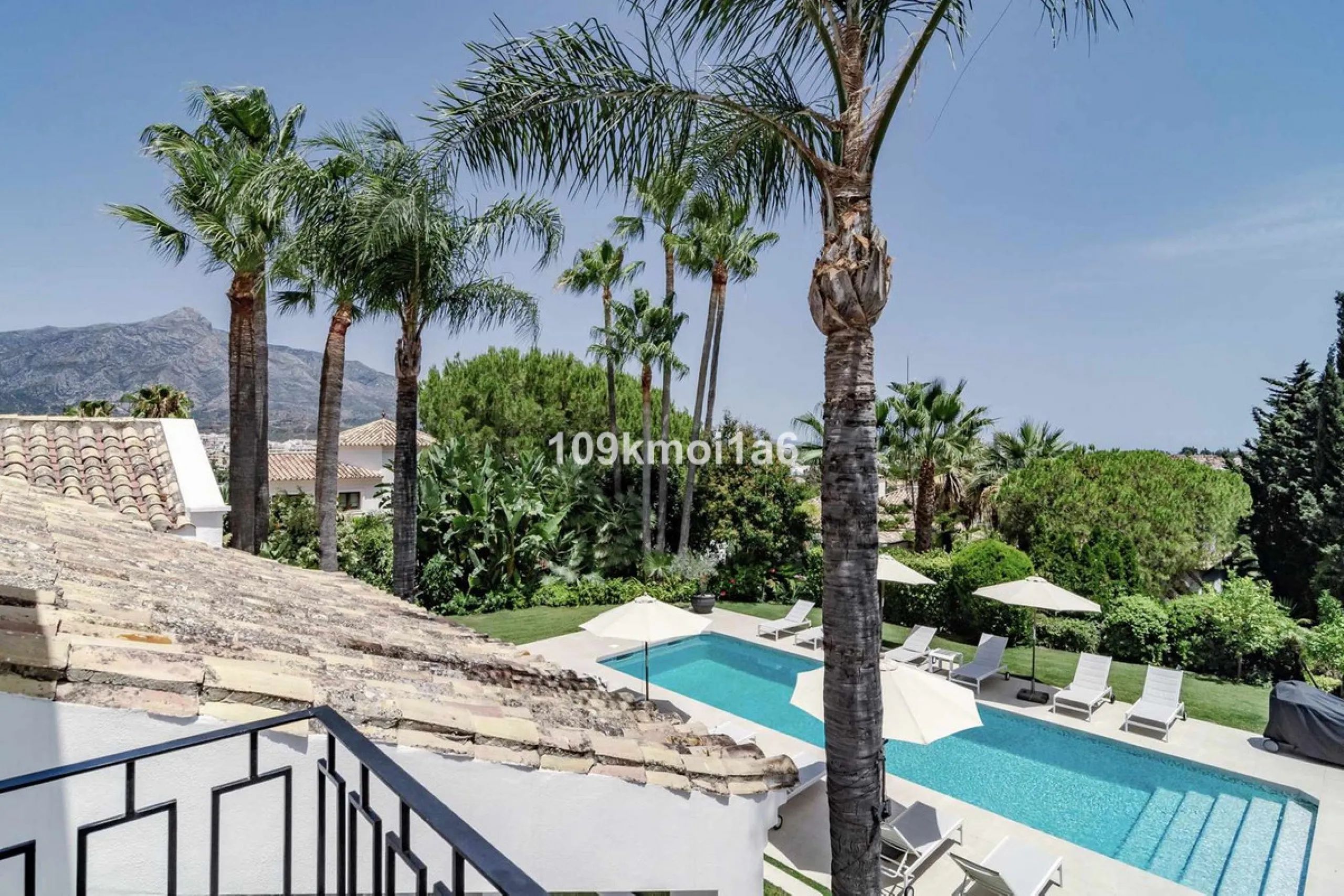 This elegant south east-facing villa is set within a quiet cul-de-sac in Las Brisas, Nueva Andalucía, offering privacy, mature gardens, and open views enhanced by abundant natural light throughout the day. The property blends the charm of a timeless Andal