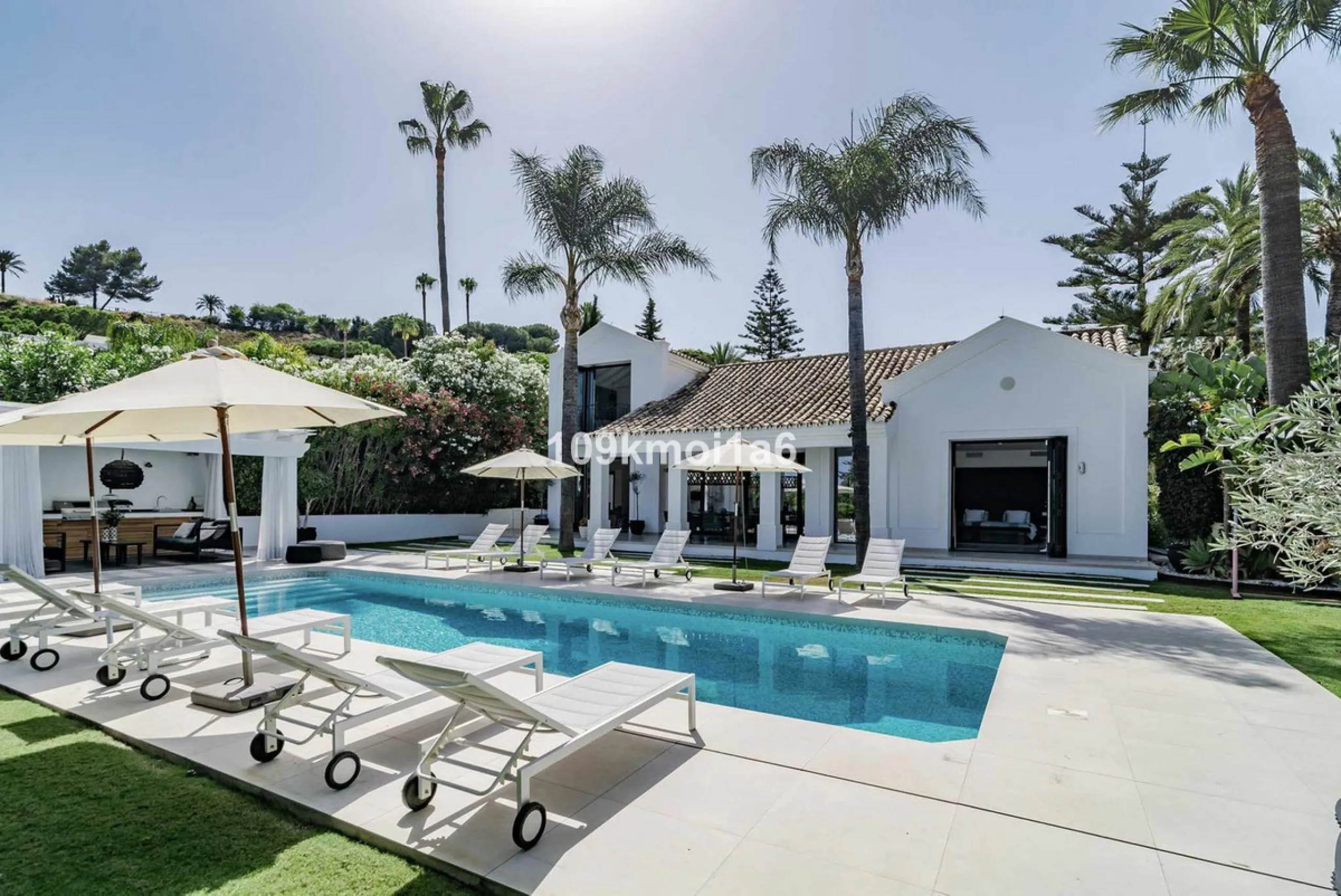 This elegant south east-facing villa is set within a quiet cul-de-sac in Las Brisas, Nueva Andalucía, offering privacy, mature gardens, and open views enhanced by abundant natural light throughout the day. The property blends the charm of a timeless Andal