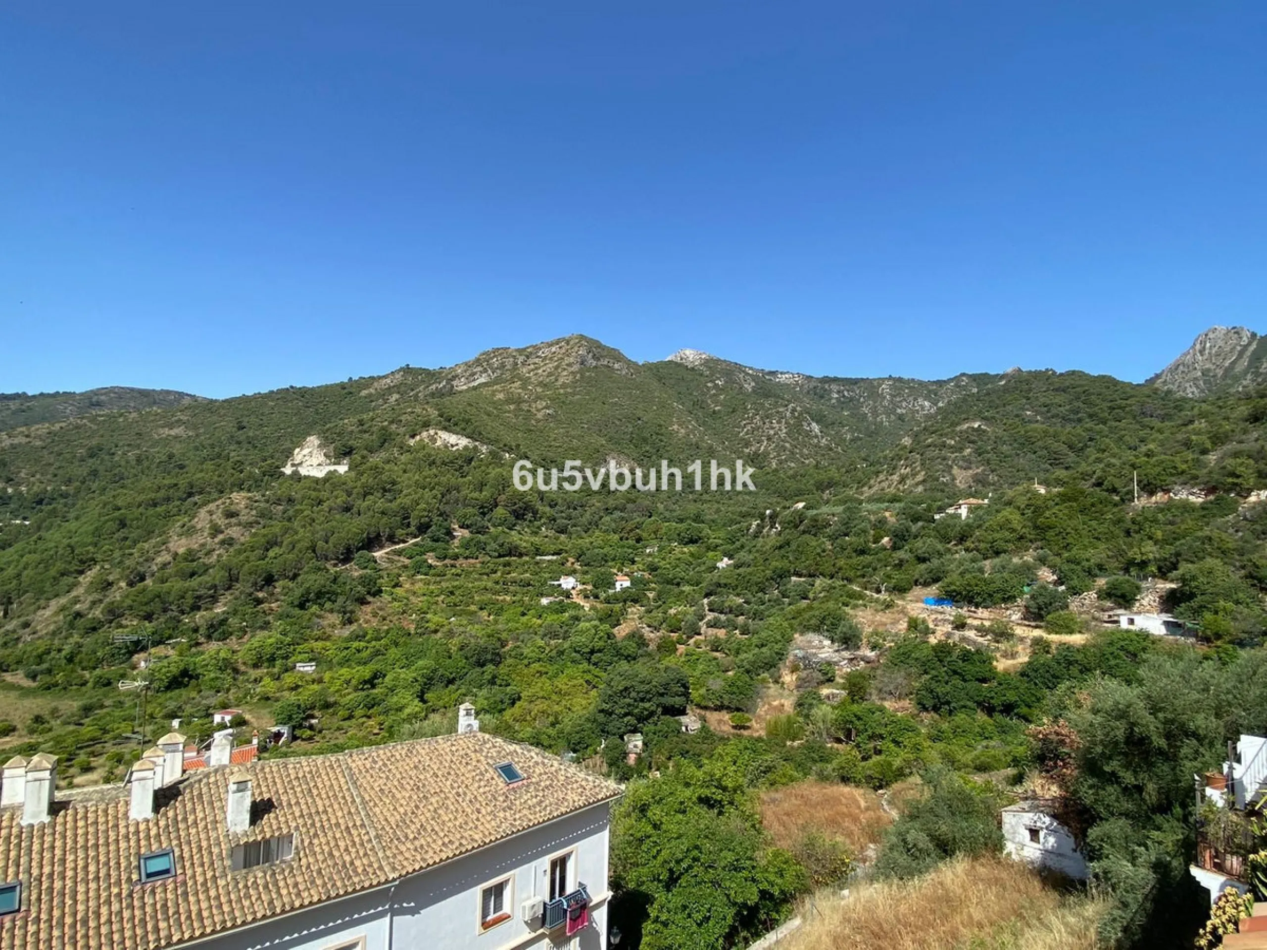 Detached single-family home located in Ojén, distributed over three floors and designed for comfortable and versatile living.
