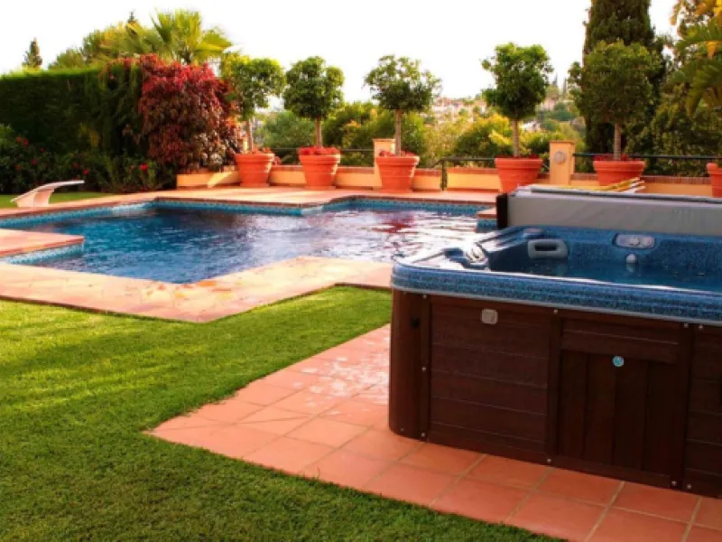 Unique investment opportunity! Single storey house located on a large plot in Elvira with sea and golf views