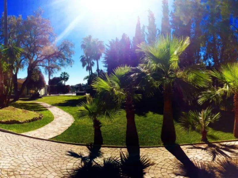 Unique investment opportunity! Single storey house located on a large plot in Elvira with sea and golf views