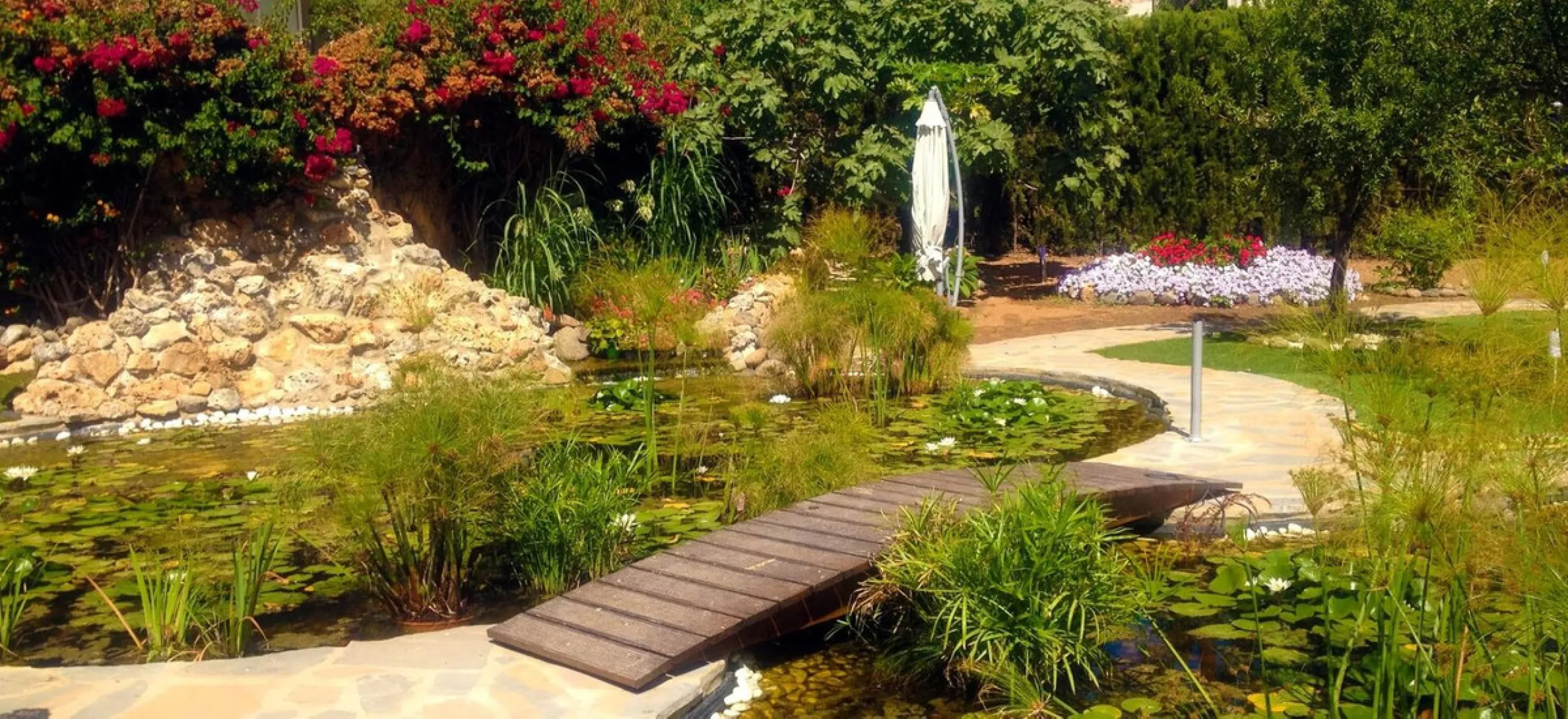 Unique investment opportunity! Single storey house located on a large plot in Elvira with sea and golf views