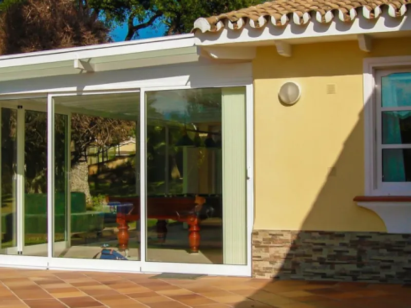 Unique investment opportunity! Single storey house located on a large plot in Elvira with sea and golf views