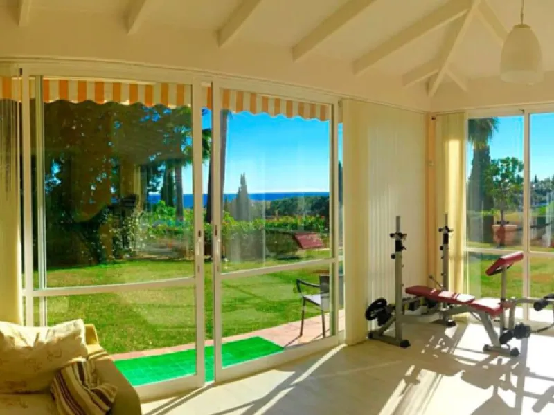 Unique investment opportunity! Single storey house located on a large plot in Elvira with sea and golf views