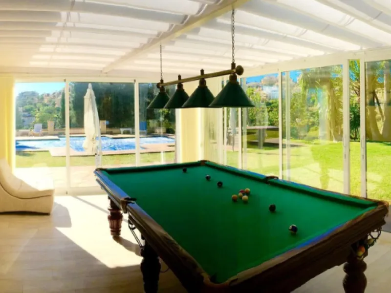 Unique investment opportunity! Single storey house located on a large plot in Elvira with sea and golf views