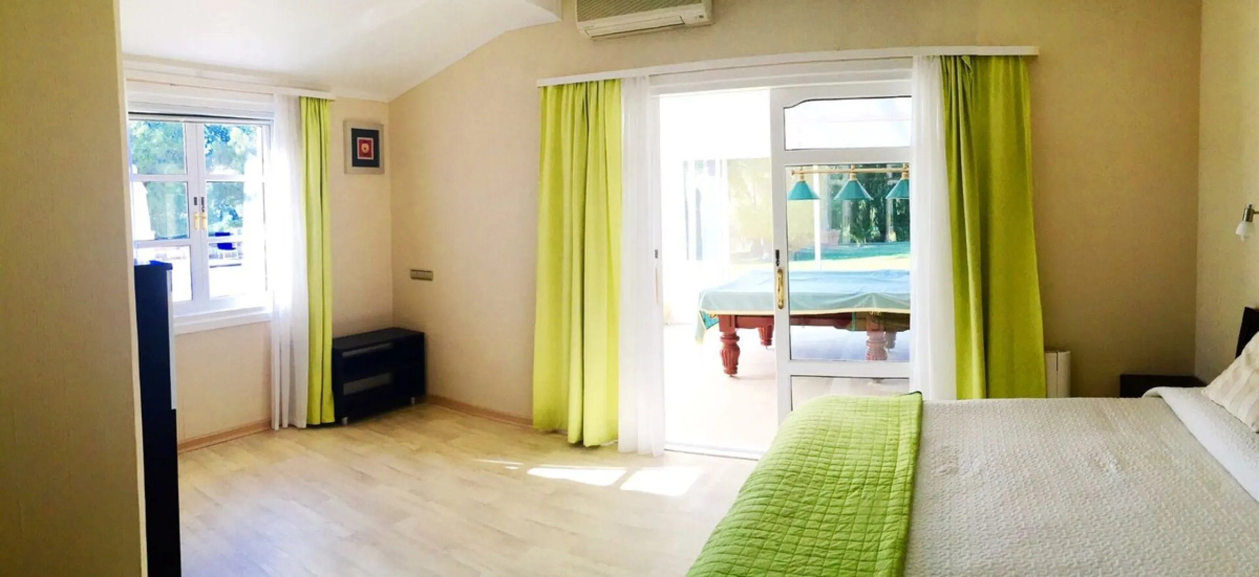 Unique investment opportunity! Single storey house located on a large plot in Elvira with sea and golf views