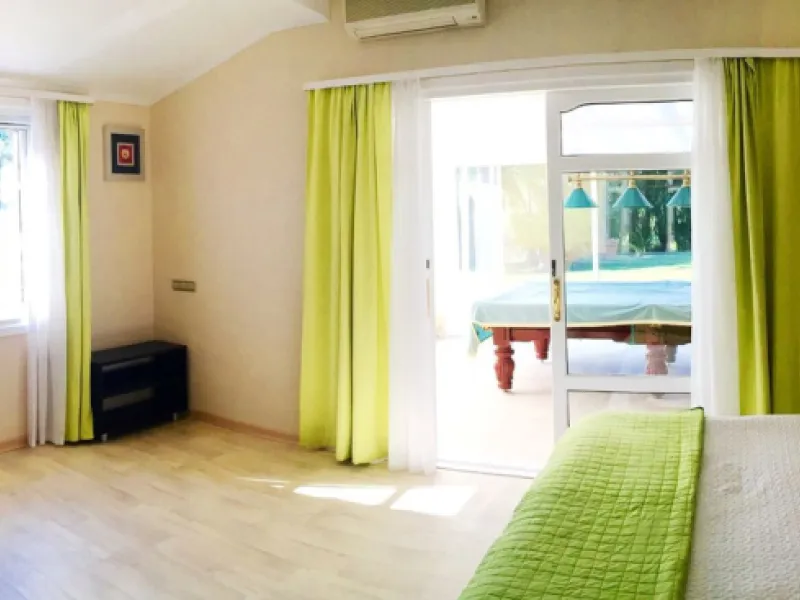 Unique investment opportunity! Single storey house located on a large plot in Elvira with sea and golf views