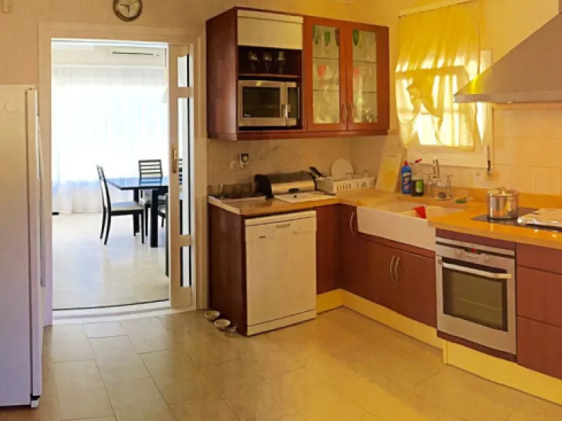 Unique investment opportunity! Single storey house located on a large plot in Elvira with sea and golf views