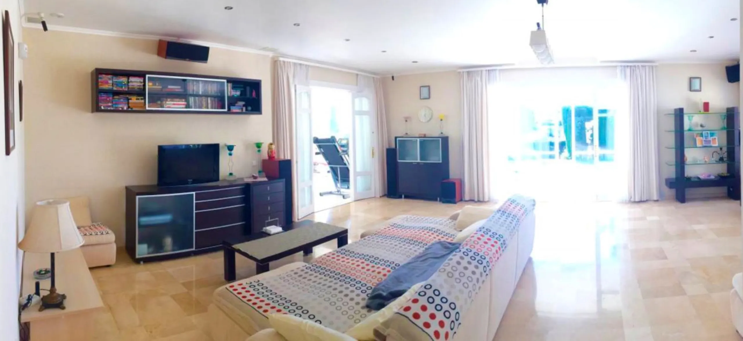 Unique investment opportunity! Single storey house located on a large plot in Elvira with sea and golf views