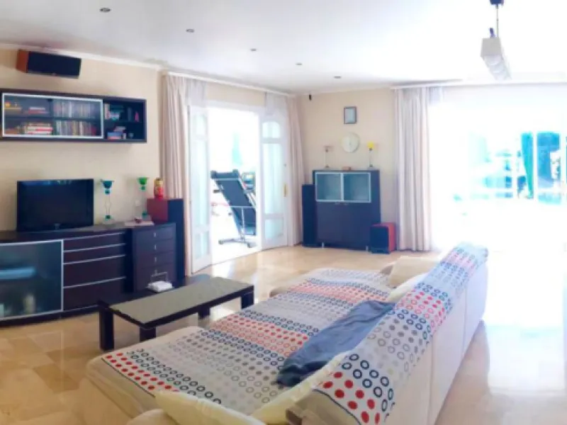 Unique investment opportunity! Single storey house located on a large plot in Elvira with sea and golf views