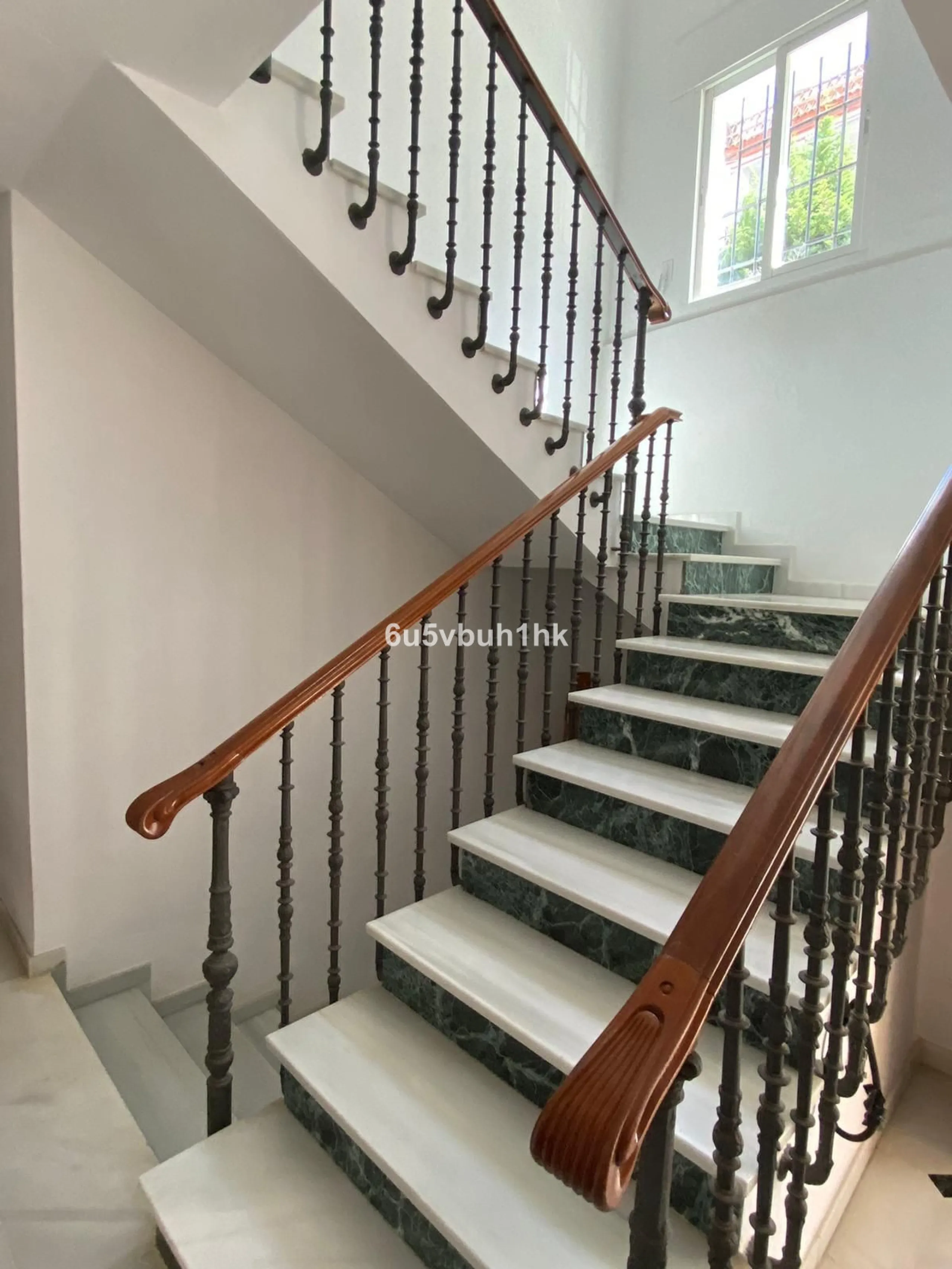 Detached single-family home located in Ojén, distributed over three floors and designed for comfortable and versatile living.
