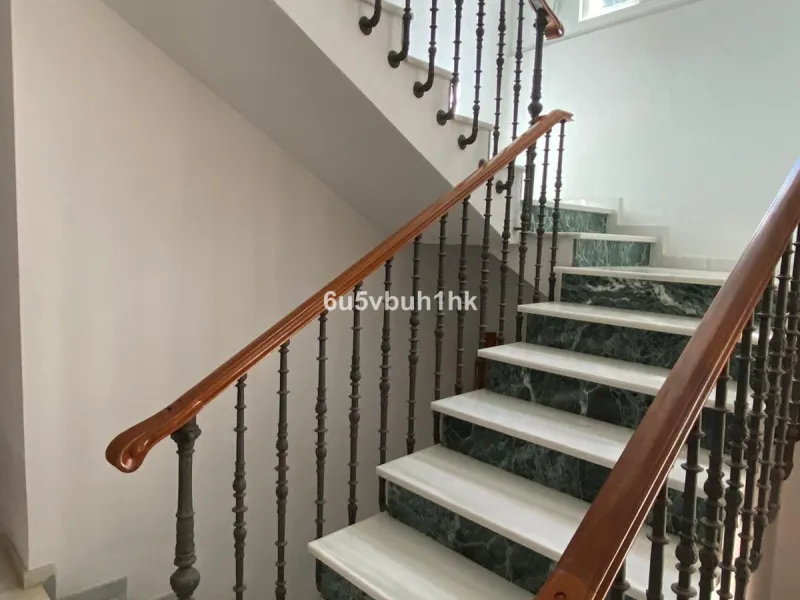 Detached single-family home located in Ojén, distributed over three floors and designed for comfortable and versatile living.