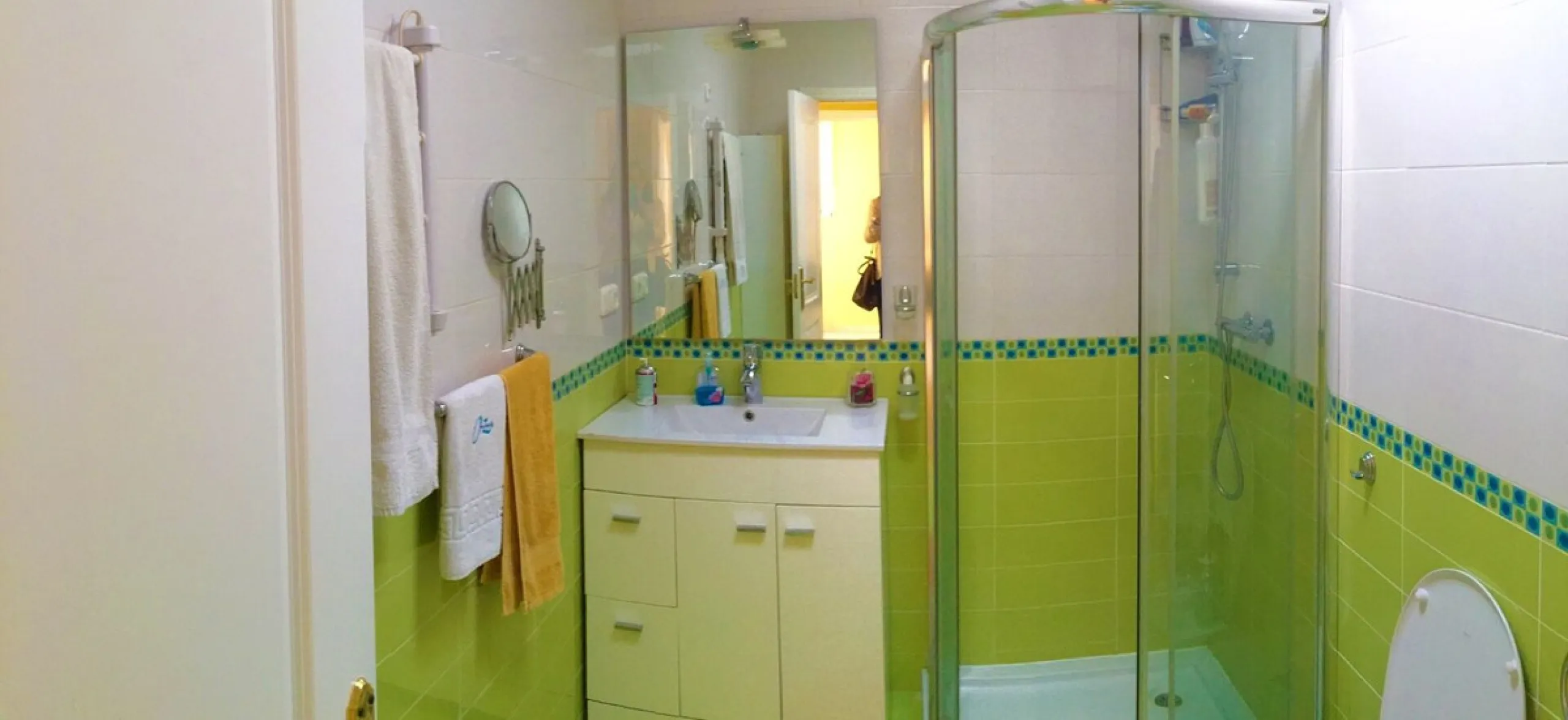 Unique investment opportunity! Single storey house located on a large plot in Elvira with sea and golf views