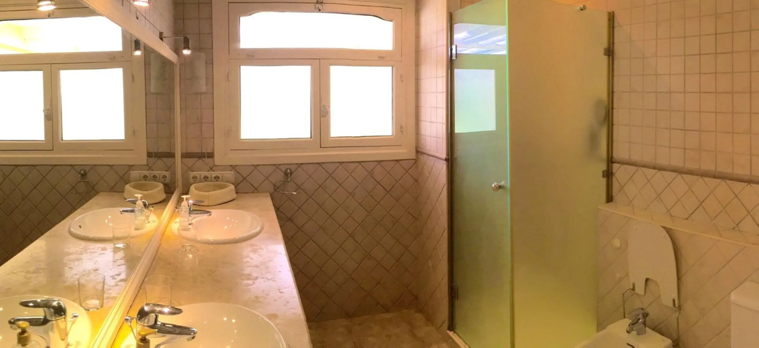 Unique investment opportunity! Single storey house located on a large plot in Elvira with sea and golf views