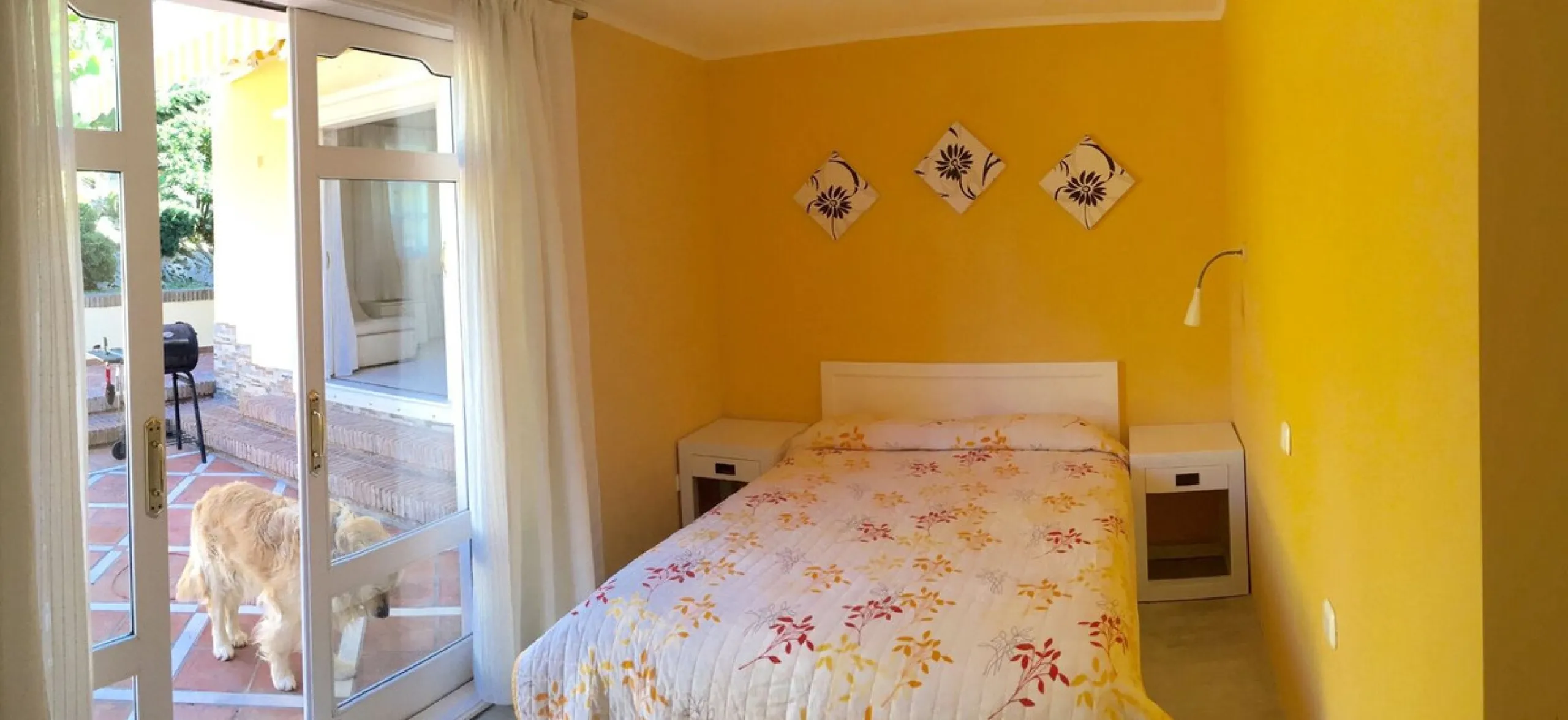 Unique investment opportunity! Single storey house located on a large plot in Elvira with sea and golf views