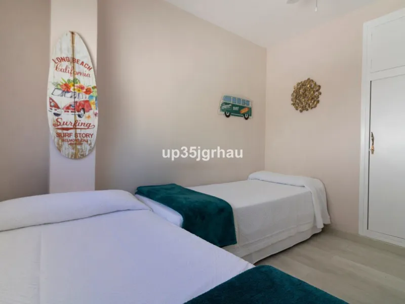 Building in the center of Estepona, Old Town and on the beachfront. lateral views of the sea.
