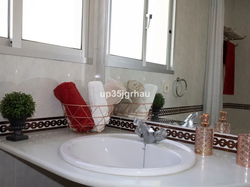 Building in the center of Estepona, Old Town and on the beachfront. lateral views of the sea.