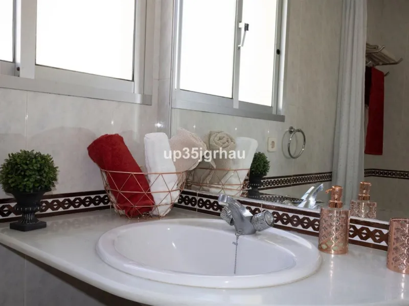 Building in the center of Estepona, Old Town and on the beachfront. lateral views of the sea.
