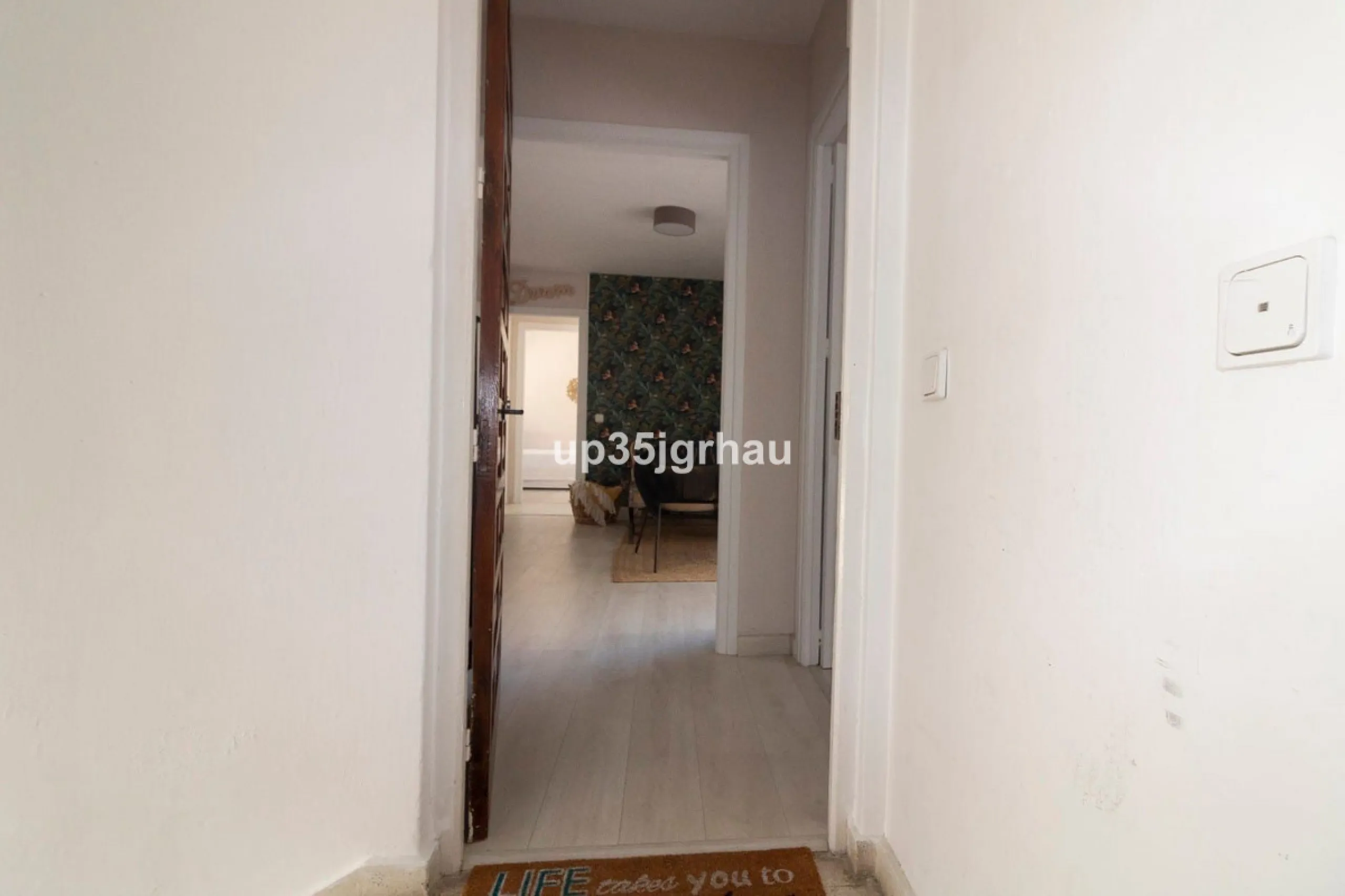 Building in the center of Estepona, Old Town and on the beachfront. lateral views of the sea.