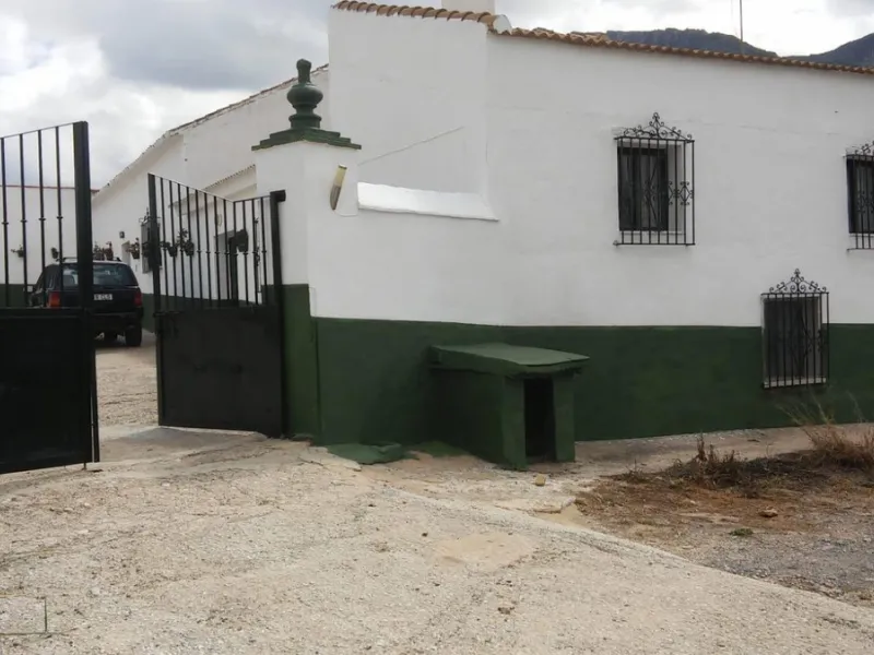 Impressive country estate close to Málaga, possibility to build. Rural property of 313 hectares (3.130.000 sqm or 773,44 acres) located in the Municipality or Ardales in Málaga Province.