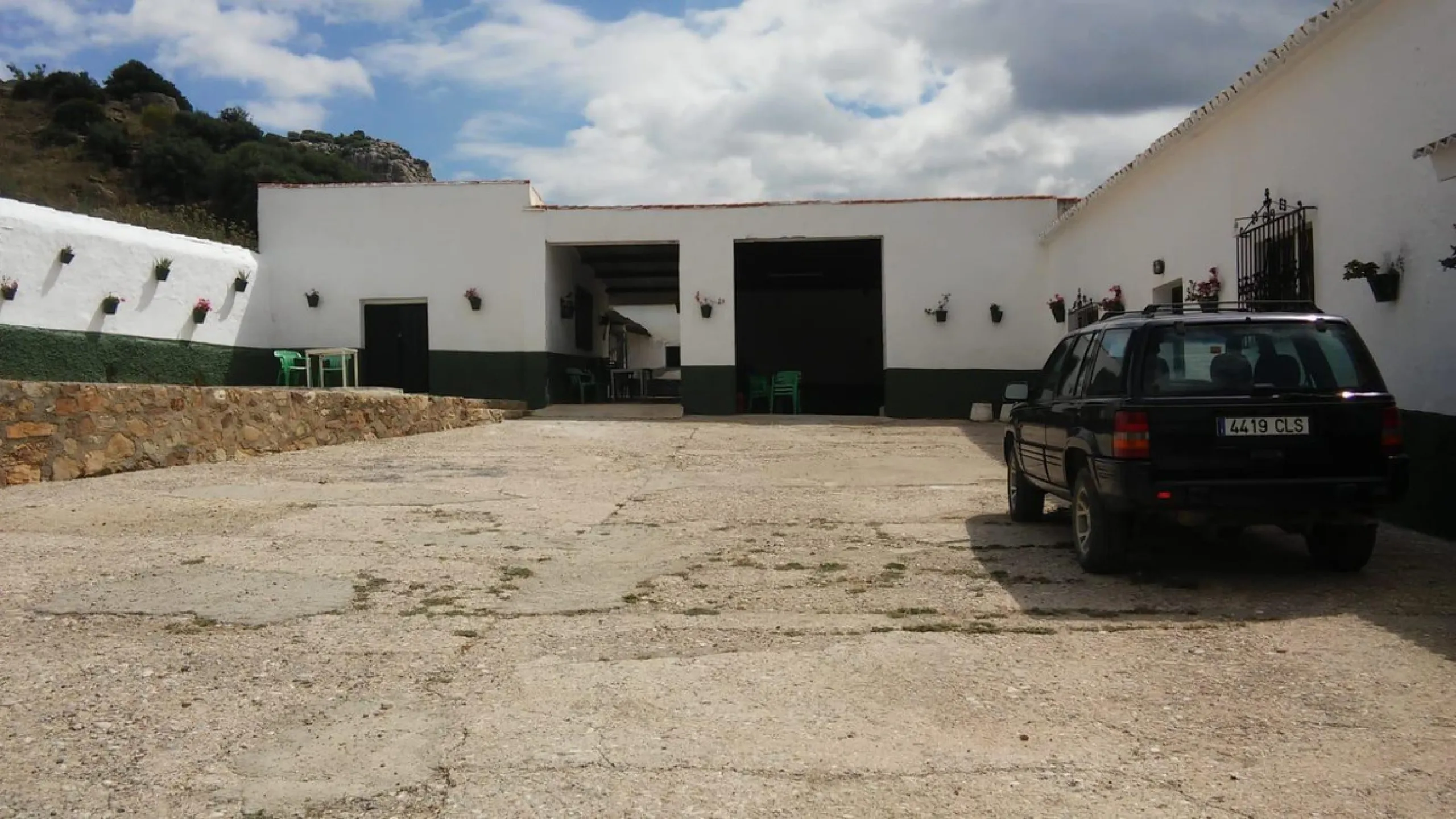 Impressive country estate close to Málaga, possibility to build. Rural property of 313 hectares (3.130.000 sqm or 773,44 acres) located in the Municipality or Ardales in Málaga Province.
