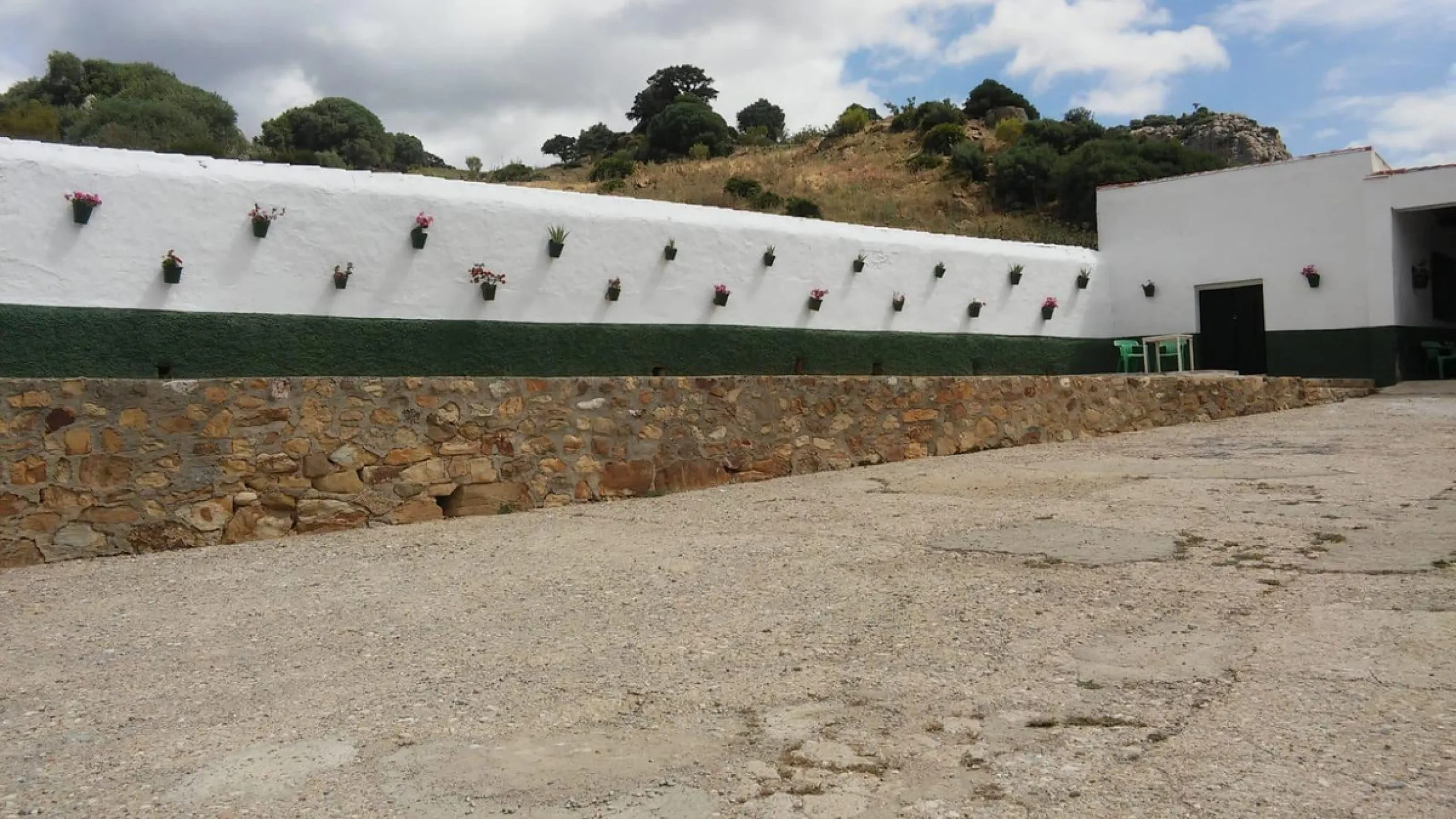 Impressive country estate close to Málaga, possibility to build. Rural property of 313 hectares (3.130.000 sqm or 773,44 acres) located in the Municipality or Ardales in Málaga Province.