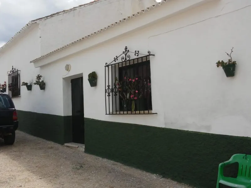 Impressive country estate close to Málaga, possibility to build. Rural property of 313 hectares (3.130.000 sqm or 773,44 acres) located in the Municipality or Ardales in Málaga Province.