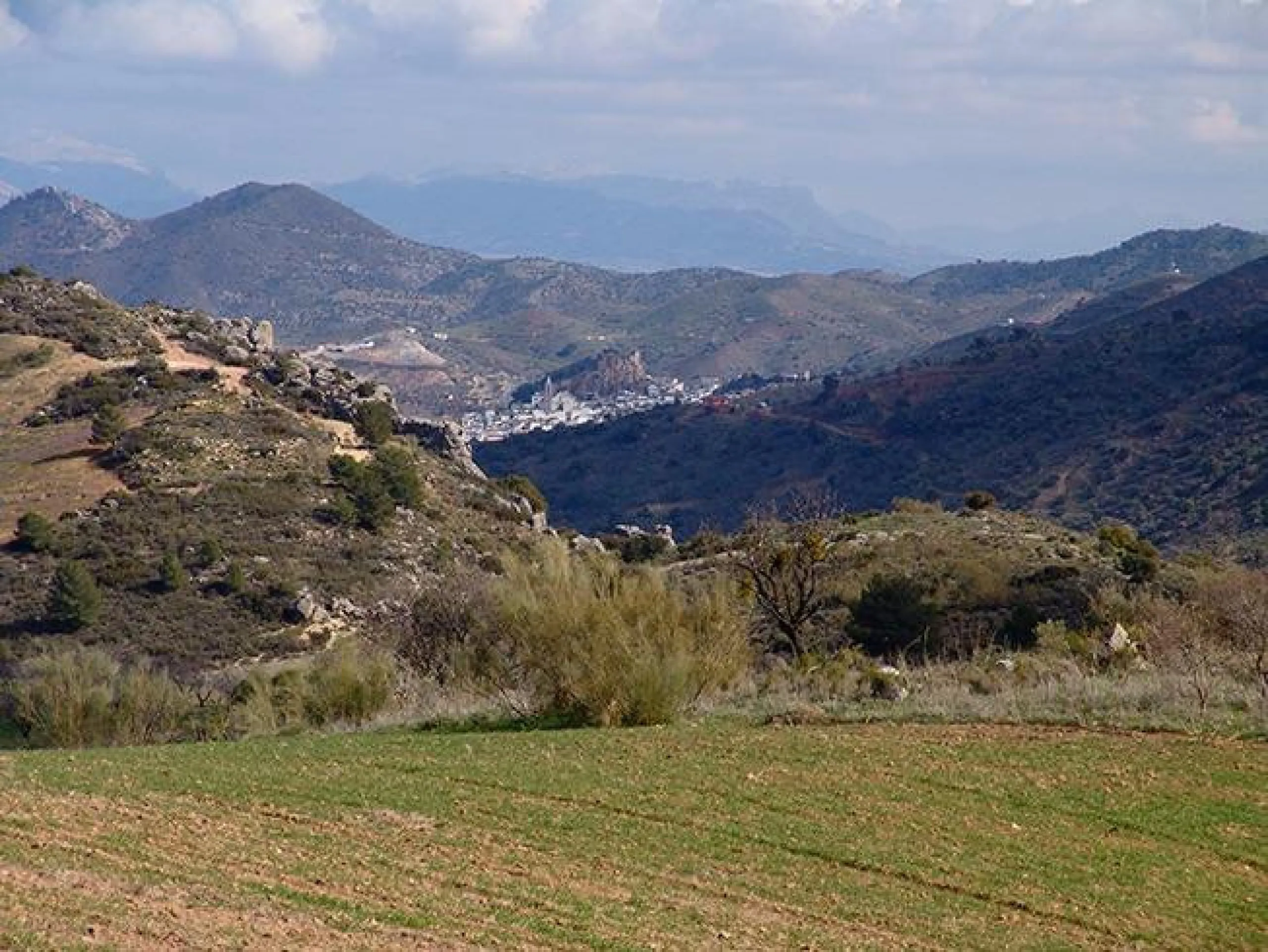 Impressive country estate close to Málaga, possibility to build. Rural property of 313 hectares (3.130.000 sqm or 773,44 acres) located in the Municipality or Ardales in Málaga Province.