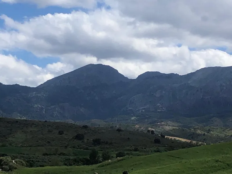 Impressive country estate close to Málaga, possibility to build. Rural property of 313 hectares (3.130.000 sqm or 773,44 acres) located in the Municipality or Ardales in Málaga Province.