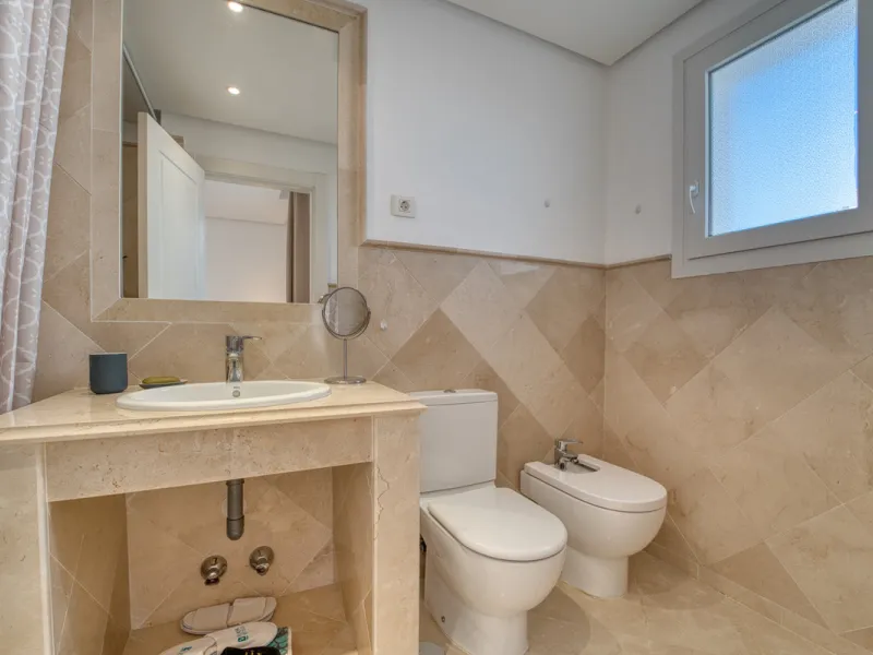 Apartment - Middle Floor Apartment в продаже в Marbella, Málaga. В доме 2 спален и 4 ванных комнат. Площадь дома 154 м²