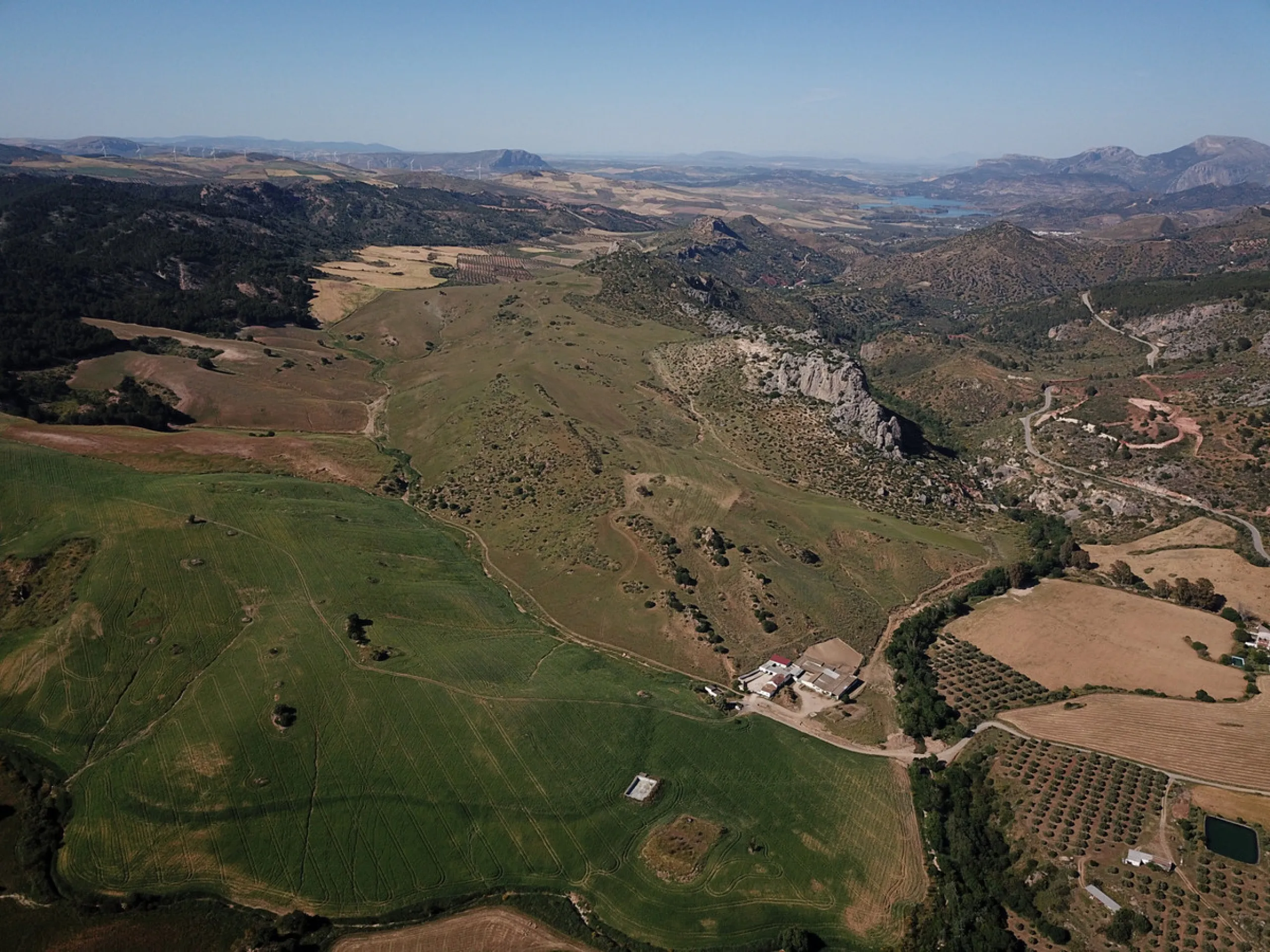 Impressive country estate close to Málaga, possibility to build. Rural property of 313 hectares (3.130.000 sqm or 773,44 acres) located in the Municipality or Ardales in Málaga Province.