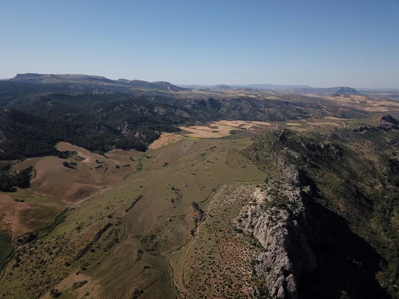 Impressive country estate close to Málaga, possibility to build. Rural property of 313 hectares (3.130.000 sqm or 773,44 acres) located in the Municipality or Ardales in Málaga Province.