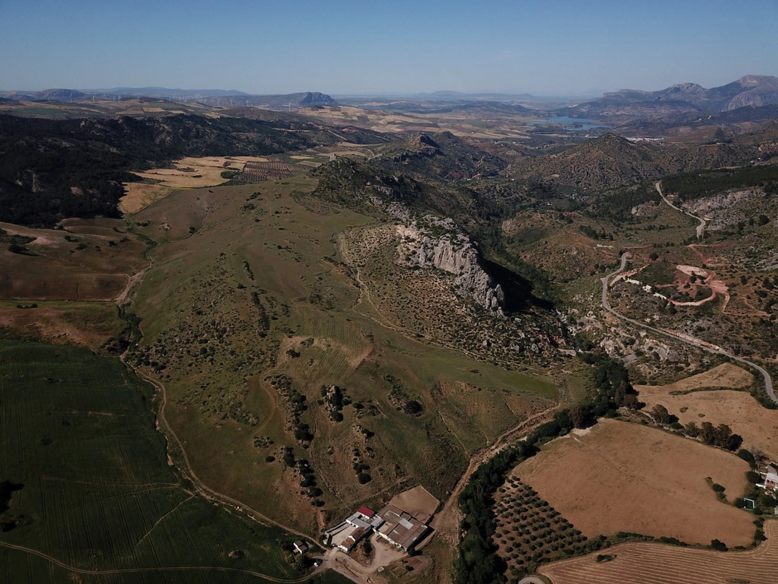 Impressive country estate close to Málaga, possibility to build. Rural property of 313 hectares (3.130.000 sqm or 773,44 acres) located in the Municipality or Ardales in Málaga Province.