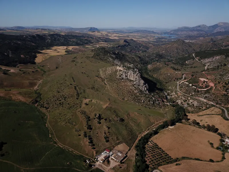 Impressive country estate close to Málaga, possibility to build. Rural property of 313 hectares (3.130.000 sqm or 773,44 acres) located in the Municipality or Ardales in Málaga Province.