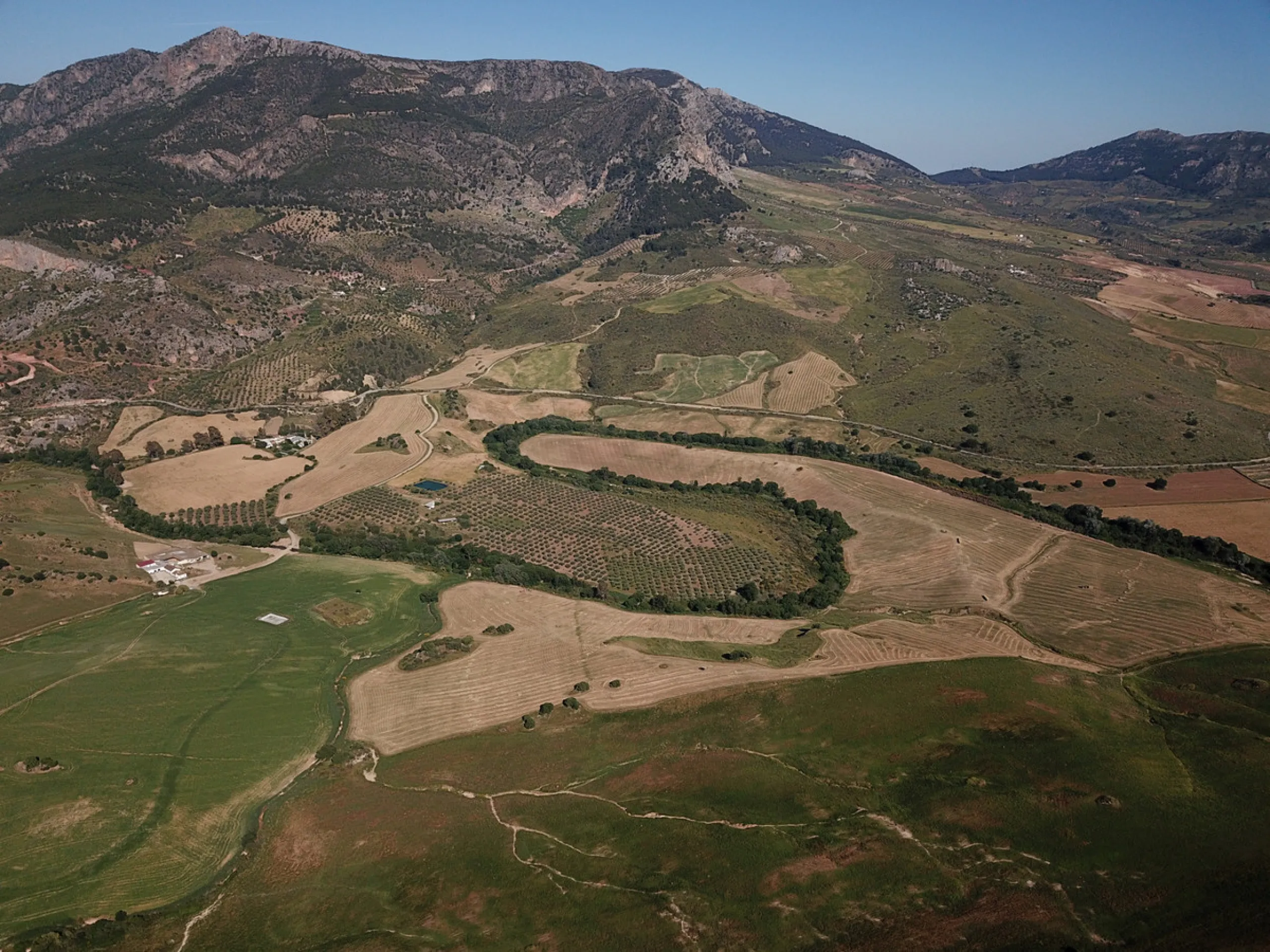 Impressive country estate close to Málaga, possibility to build. Rural property of 313 hectares (3.130.000 sqm or 773,44 acres) located in the Municipality or Ardales in Málaga Province.