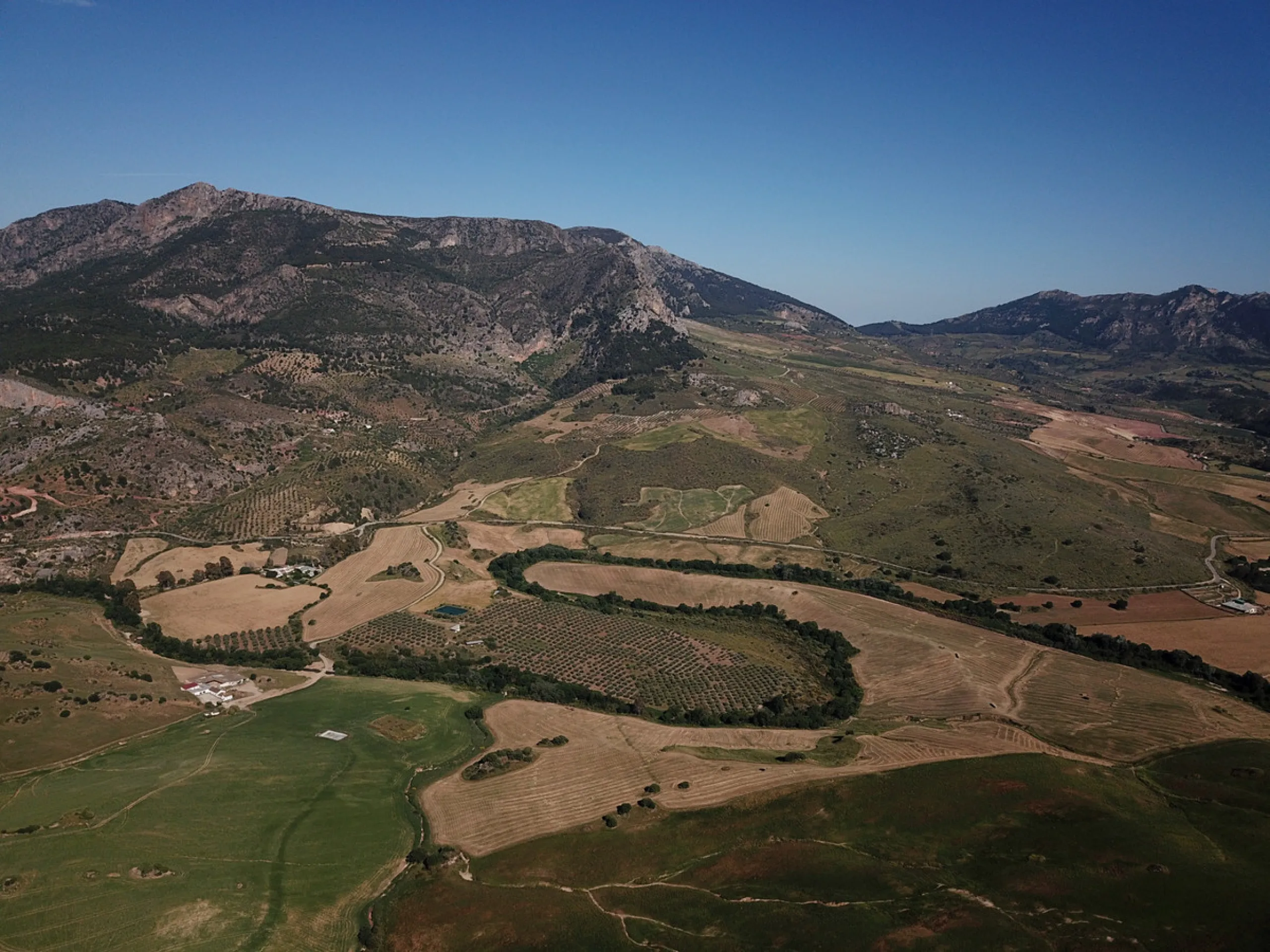 Impressive country estate close to Málaga, possibility to build. Rural property of 313 hectares (3.130.000 sqm or 773,44 acres) located in the Municipality or Ardales in Málaga Province.