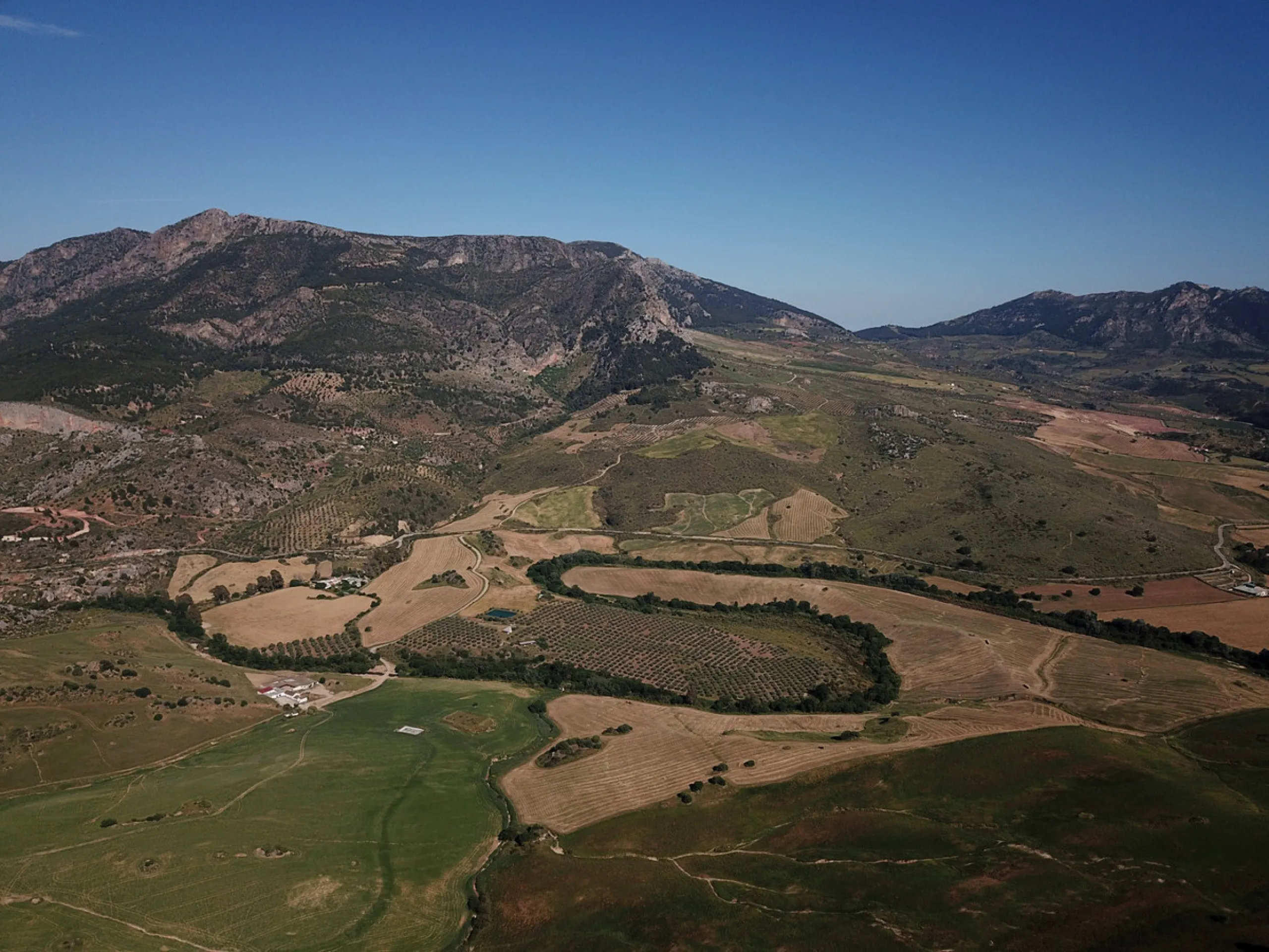 Impressive country estate close to Málaga, possibility to build. Rural property of 313 hectares (3.130.000 sqm or 773,44 acres) located in the Municipality or Ardales in Málaga Province.