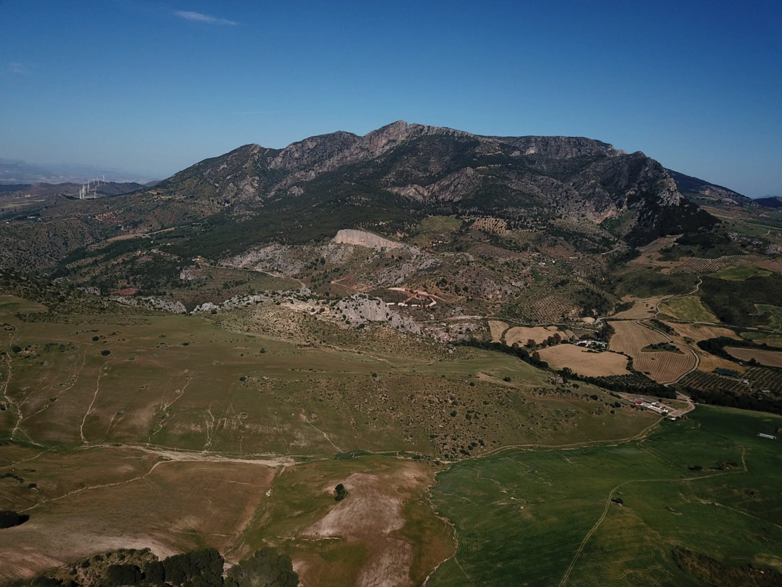 Impressive country estate close to Málaga, possibility to build. Rural property of 313 hectares (3.130.000 sqm or 773,44 acres) located in the Municipality or Ardales in Málaga Province.
