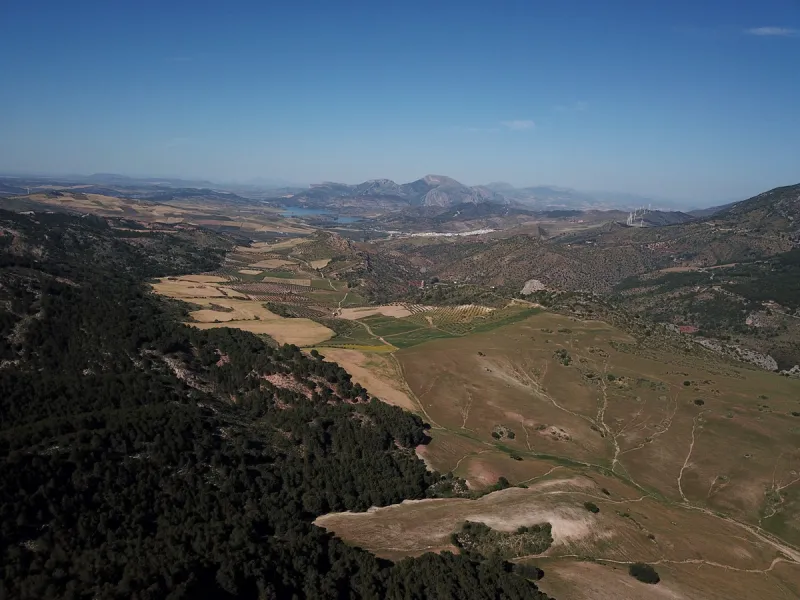 Impressive country estate close to Málaga, possibility to build. Rural property of 313 hectares (3.130.000 sqm or 773,44 acres) located in the Municipality or Ardales in Málaga Province.