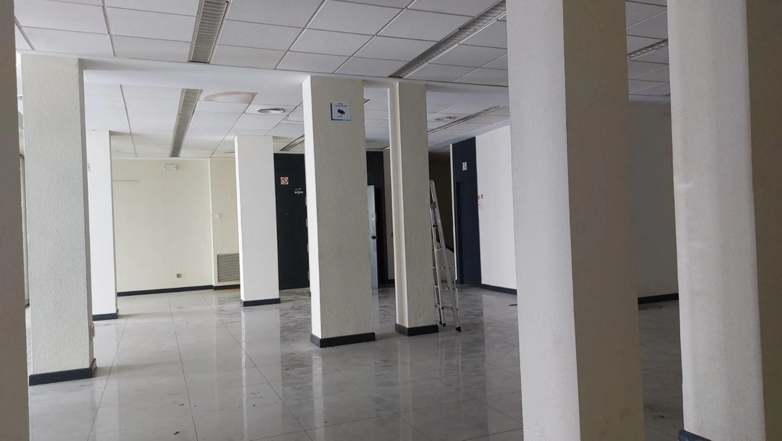 Commercial - Commercial Premises в продаже в Marbella, Málaga. Площадь дома 426 м²