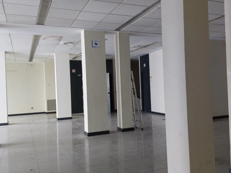 Commercial - Commercial Premises в продаже в Marbella, Málaga. Площадь дома 426 м²