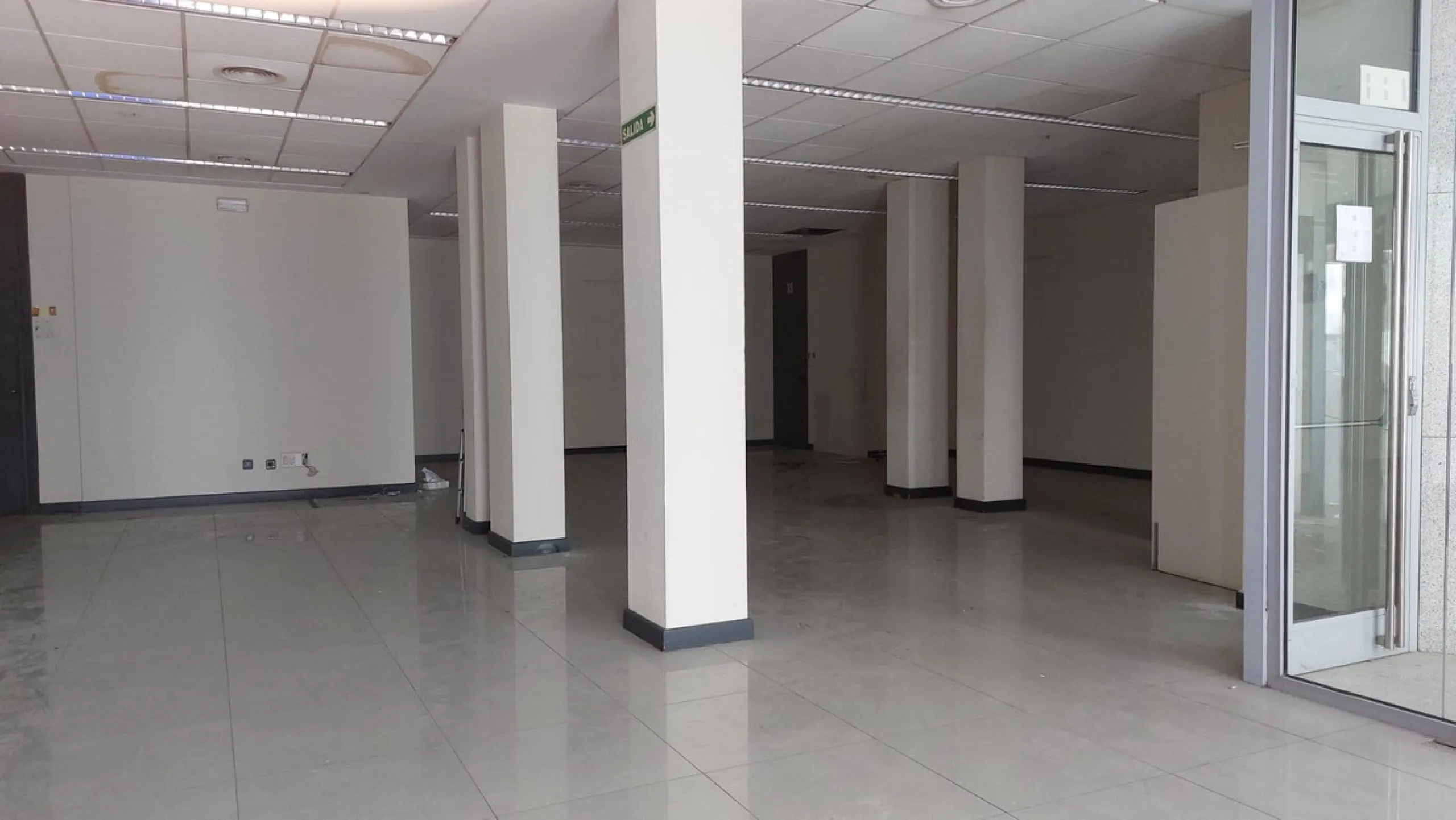 Commercial - Commercial Premises в продаже в Marbella, Málaga. Площадь дома 426 м²