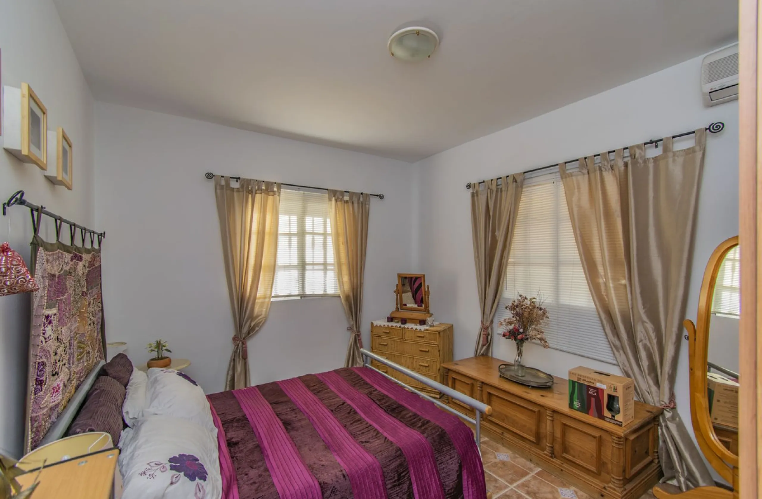 HOUSE WITH LARGE PLOT IN MONDA